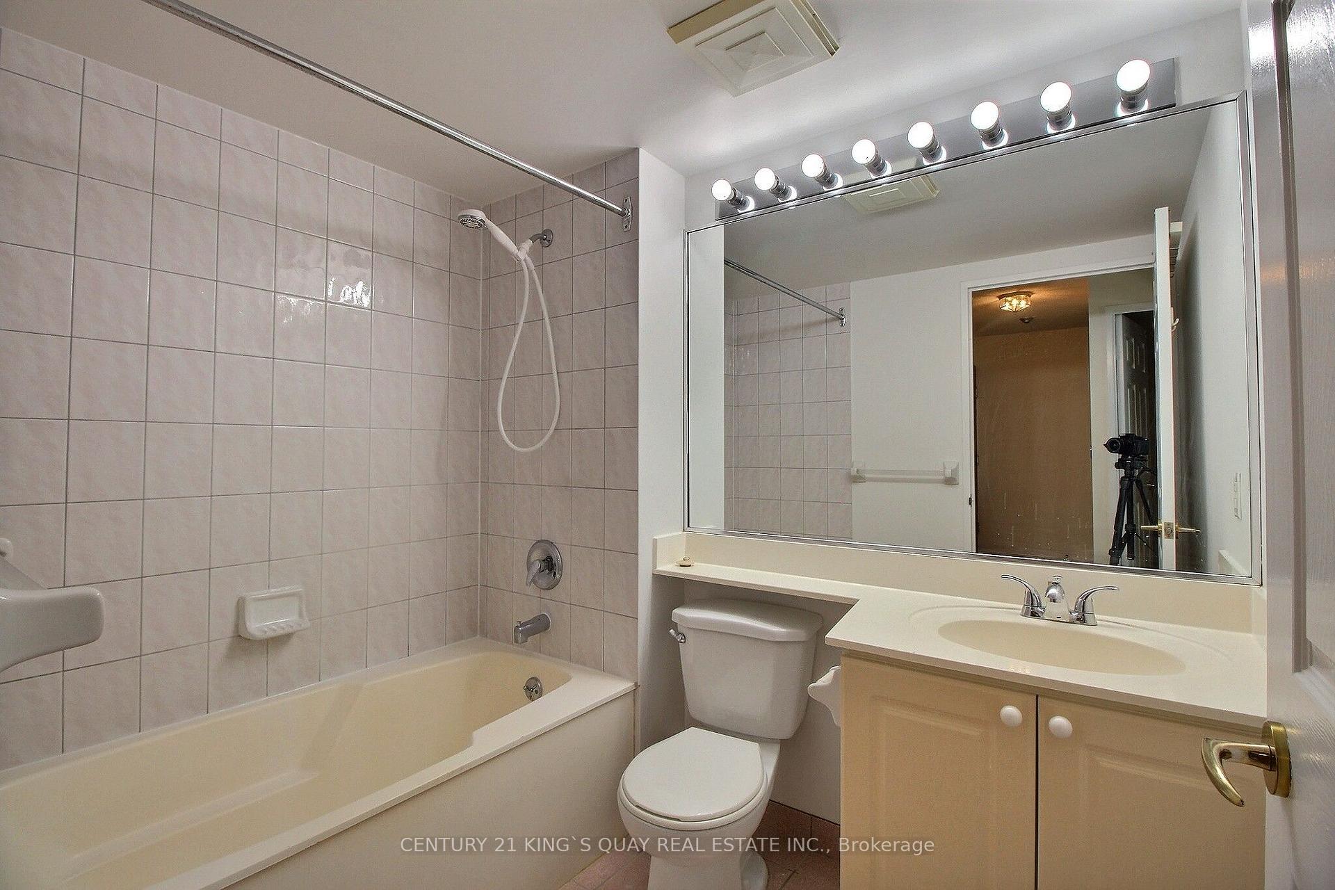Photo 10 of Unit 1701, 8 Lee Centre Drive, Scarborough, Woburn — HOMEH