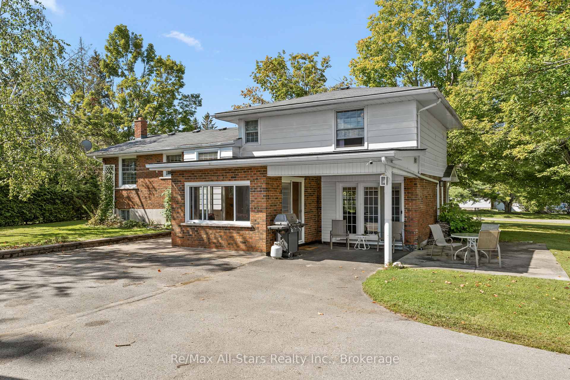Photo 2 of 137 Reid Street, Kawartha Lakes, Bobcaygeon — HOMEH