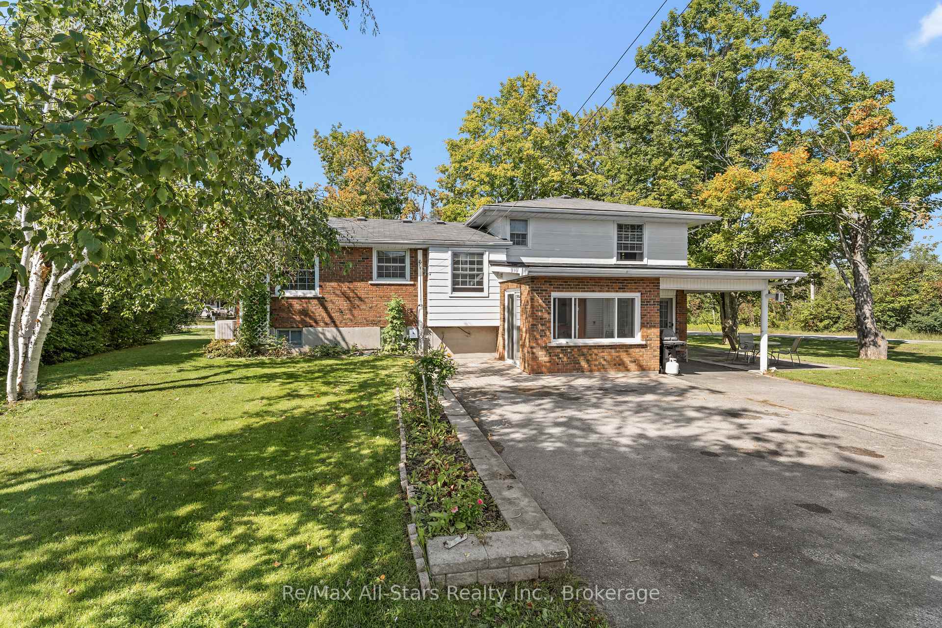 Photo 3 of 137 Reid Street, Kawartha Lakes, Bobcaygeon — HOMEH