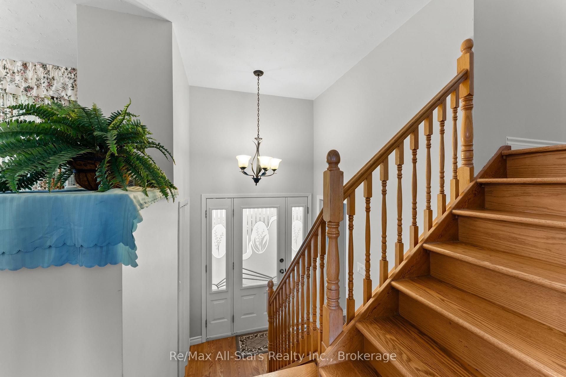 Photo 10 of 137 Reid Street, Kawartha Lakes, Bobcaygeon — HOMEH