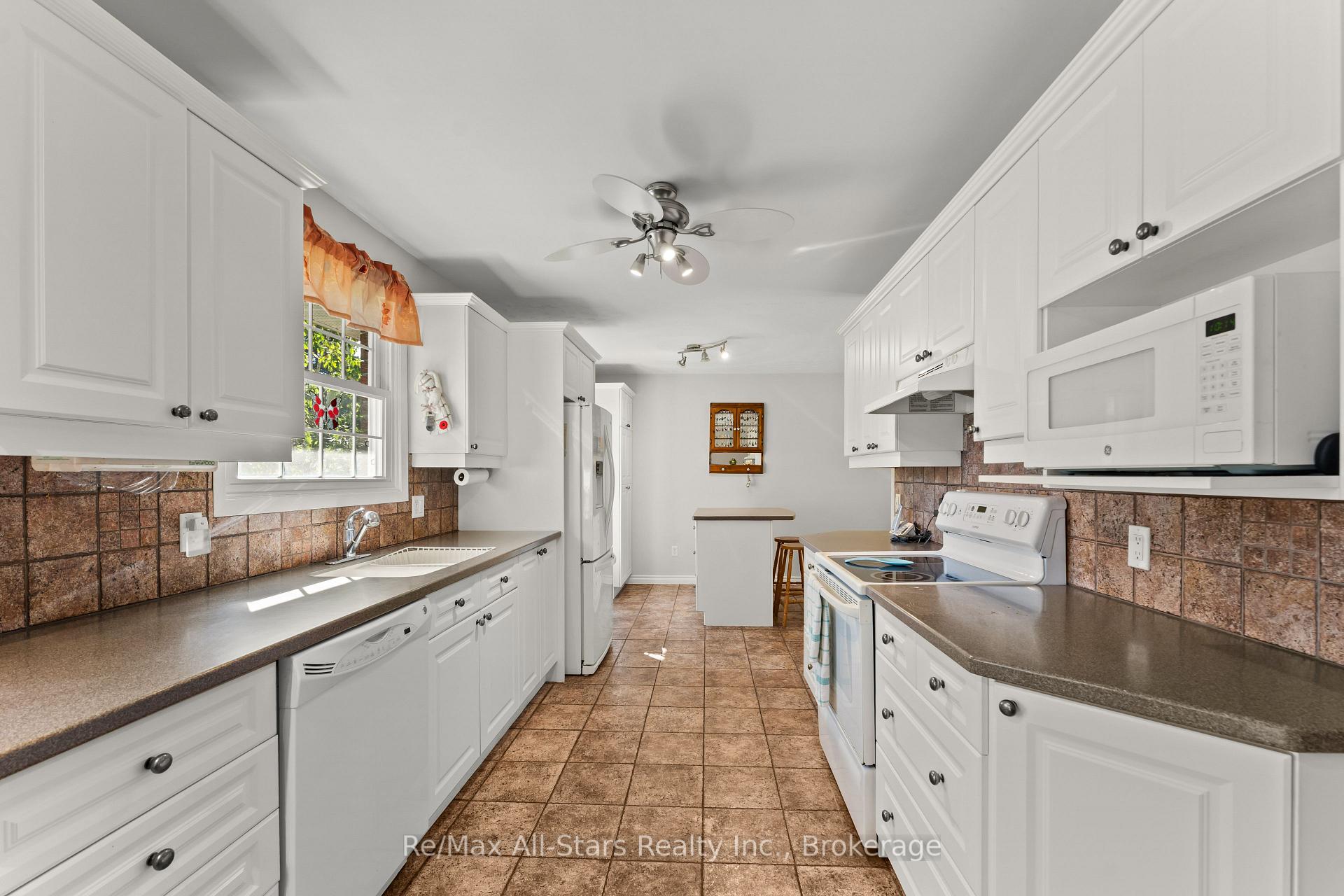 Photo 11 of 137 Reid Street, Kawartha Lakes, Bobcaygeon — HOMEH