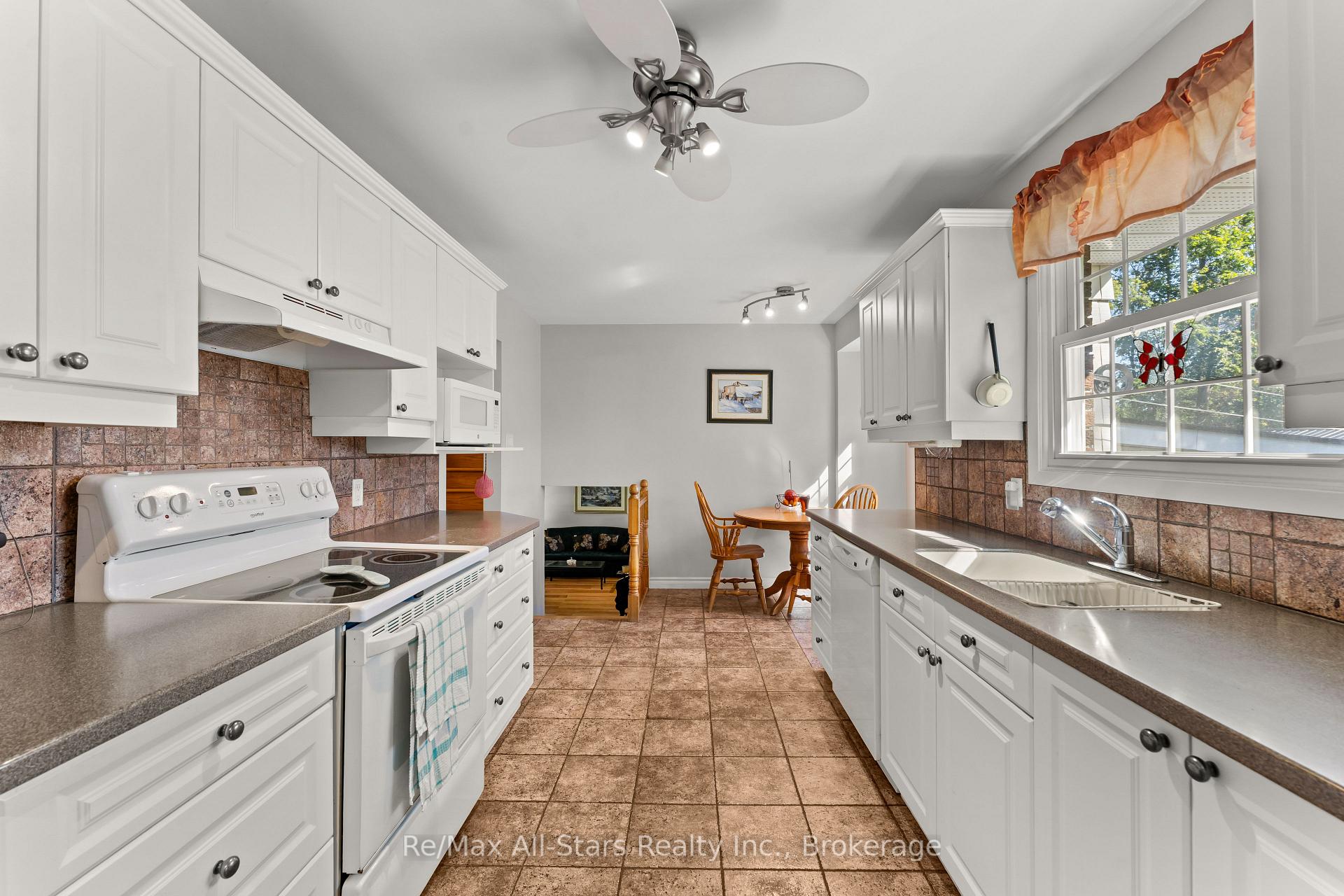 Photo 12 of 137 Reid Street, Kawartha Lakes, Bobcaygeon — HOMEH
