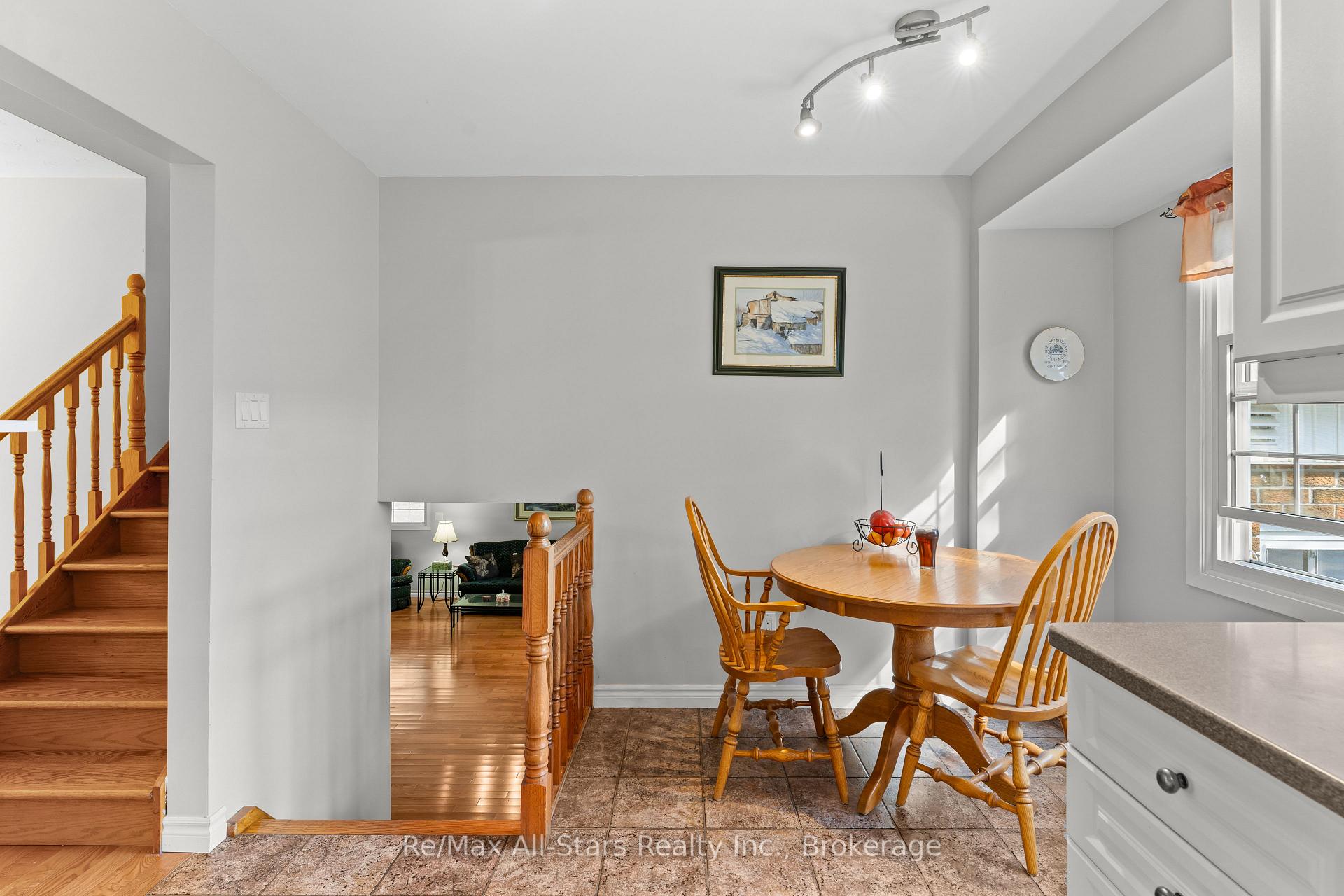 Photo 13 of 137 Reid Street, Kawartha Lakes, Bobcaygeon — HOMEH