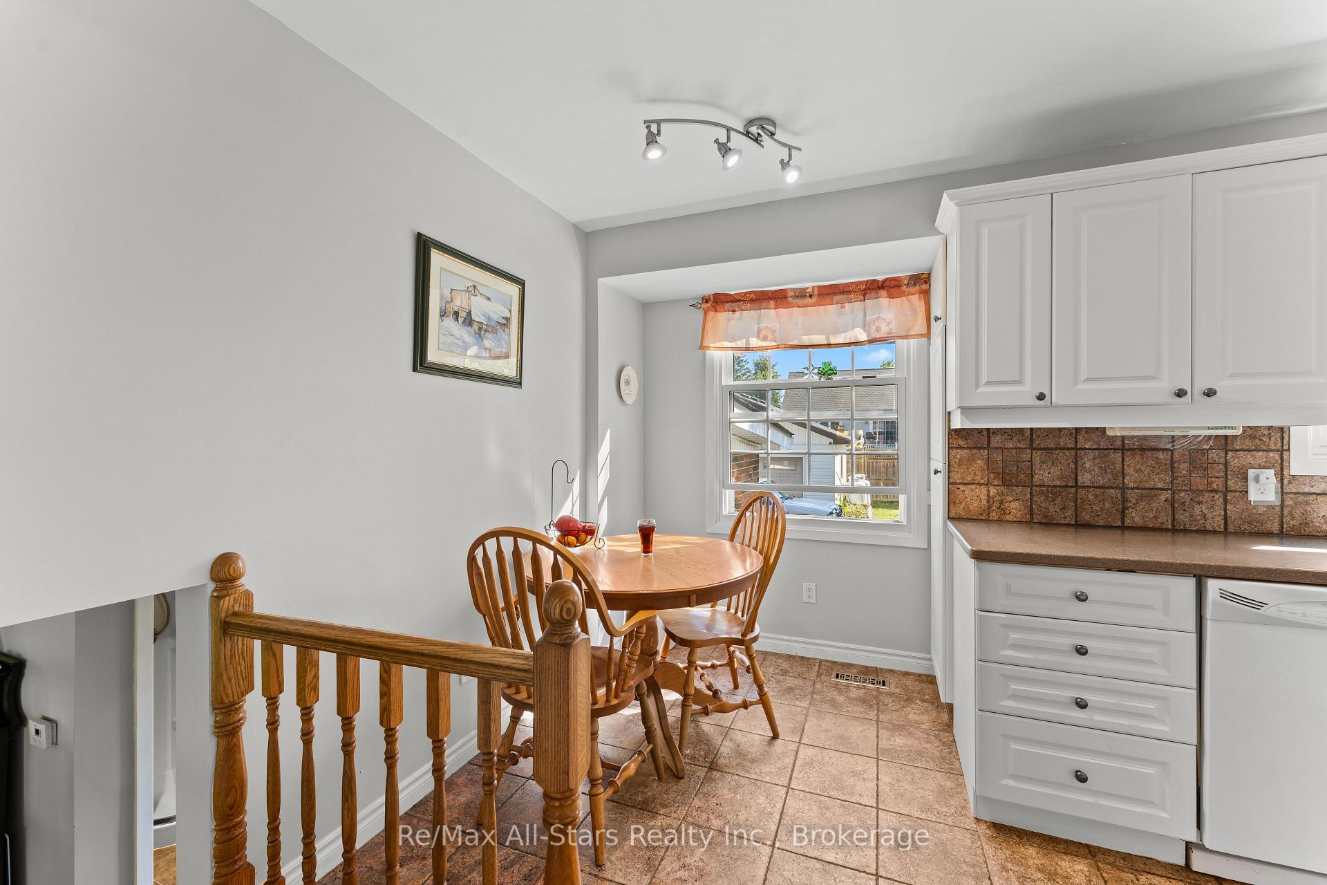 Photo 14 of 137 Reid Street, Kawartha Lakes, Bobcaygeon — HOMEH