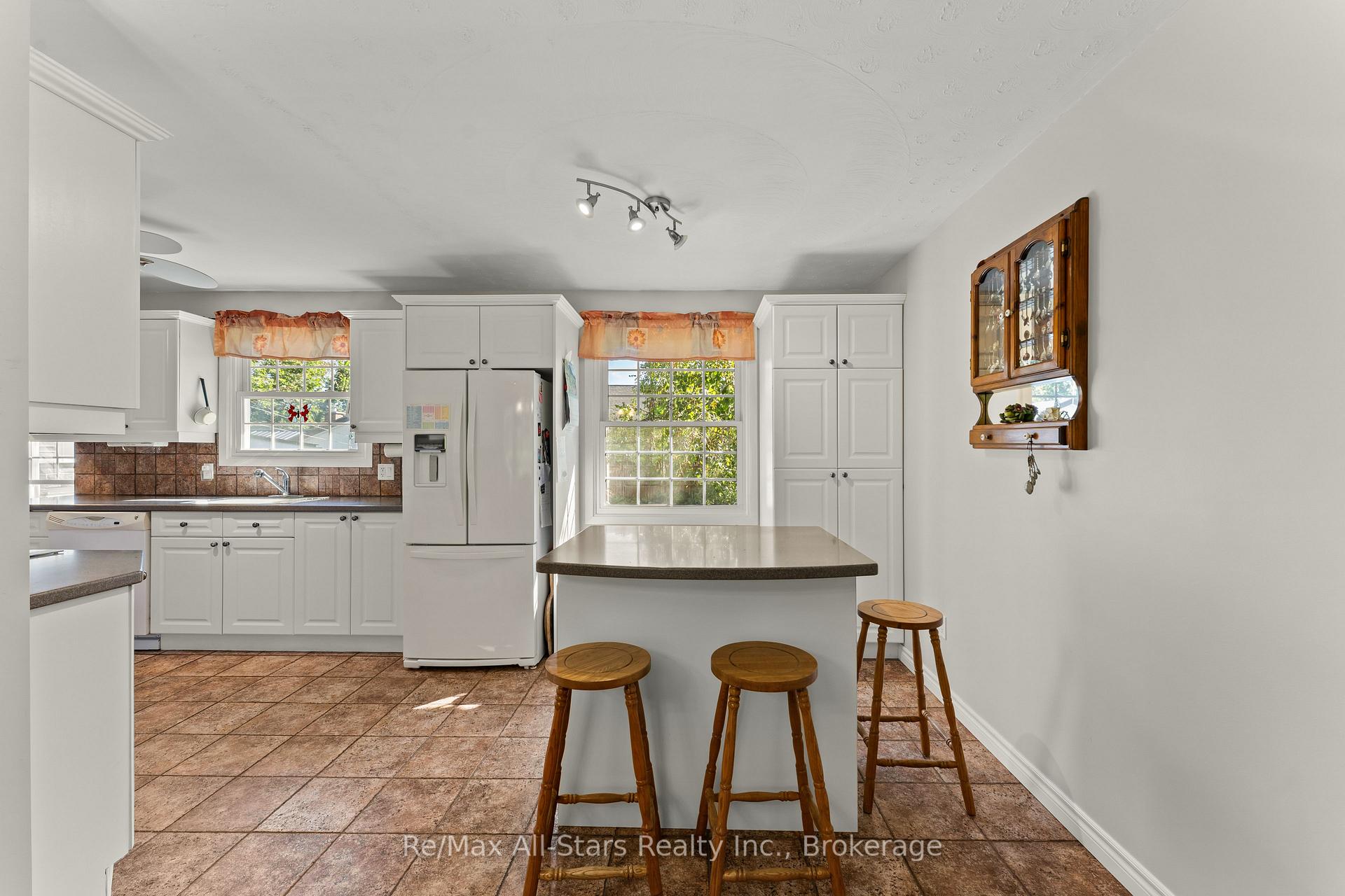 Photo 16 of 137 Reid Street, Kawartha Lakes, Bobcaygeon — HOMEH