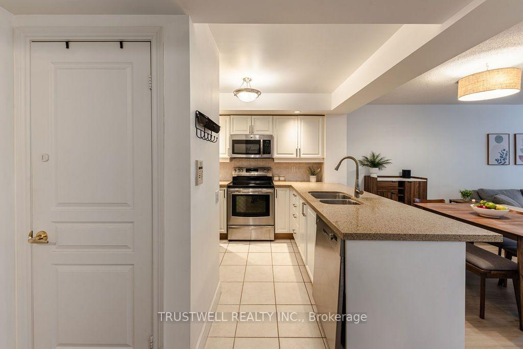 Photo 6 of Unit 708, 5 Northtown Way, North York, Willowdale East — HOMEH