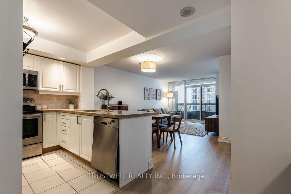 Photo 8 of Unit 708, 5 Northtown Way, North York, Willowdale East — HOMEH