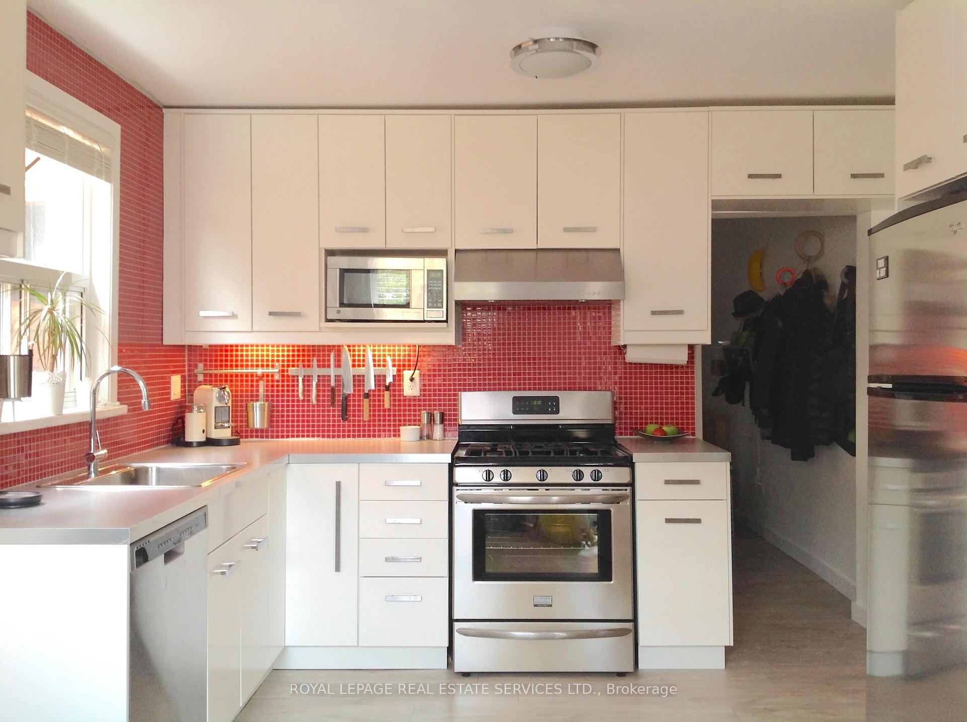 Front of 840 Ossington Avenue
