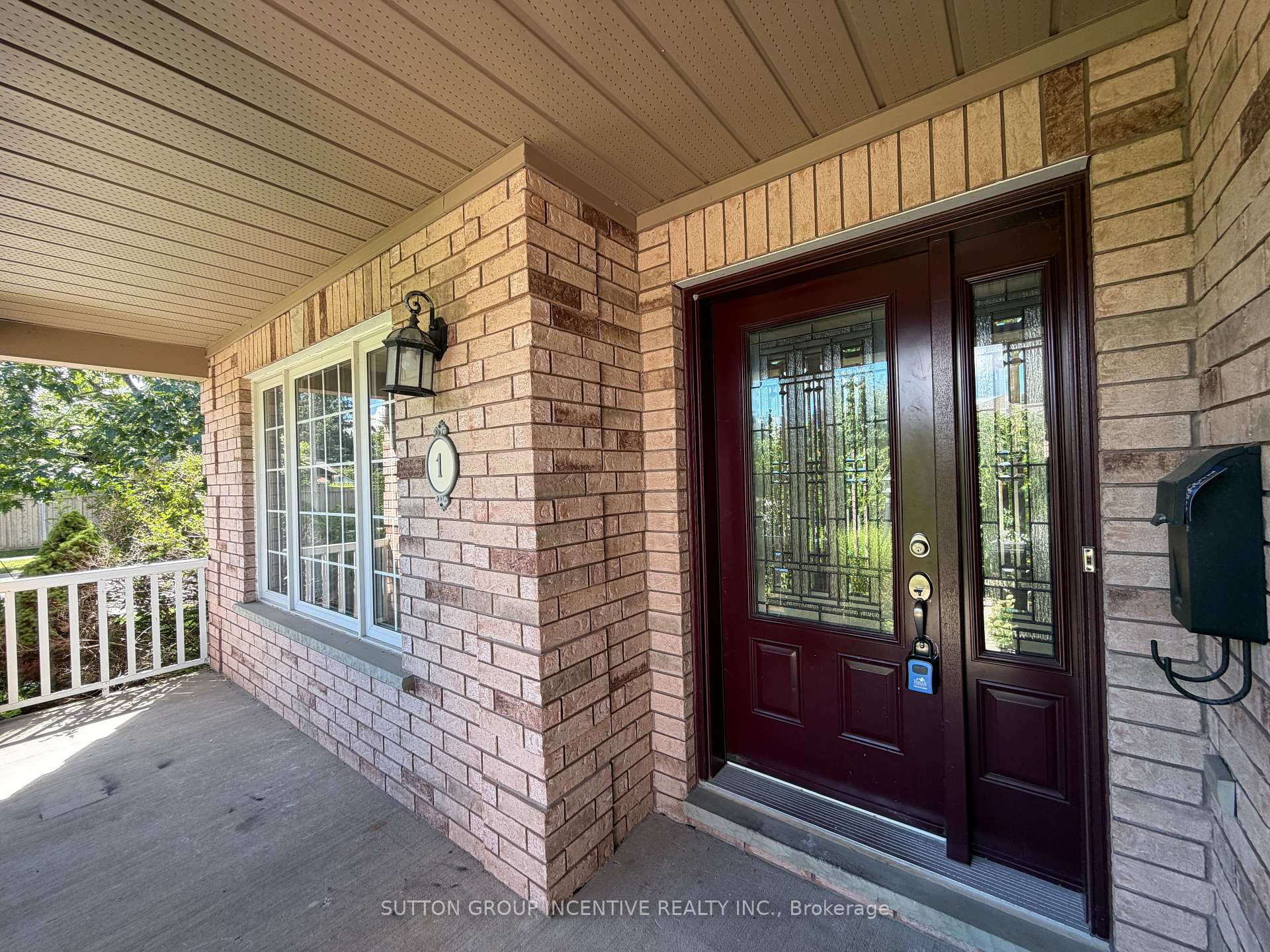 Photo 4 of 1 Buman Court, Barrie, South Shore — HOMEH