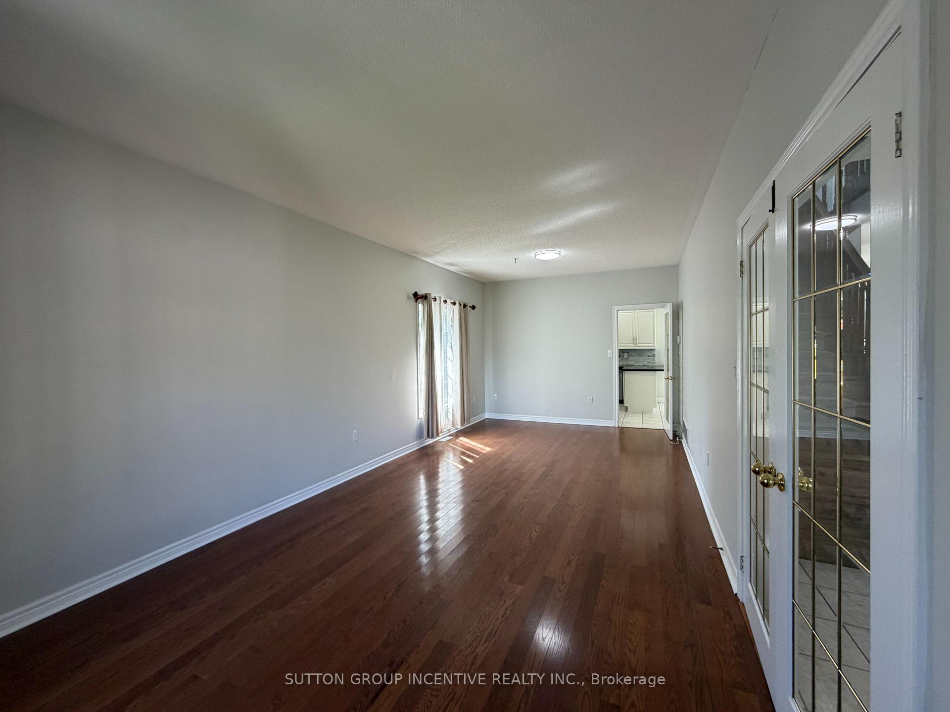 Photo 6 of 1 Buman Court, Barrie, South Shore — HOMEH
