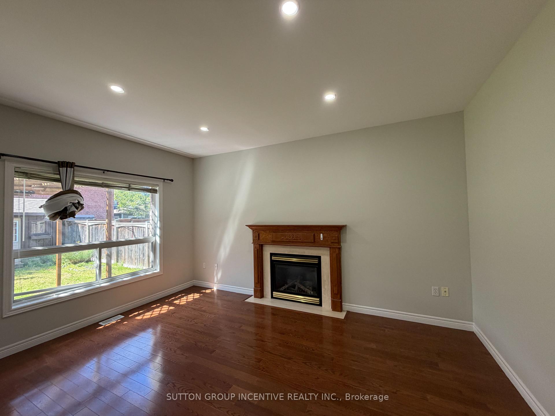 Photo 9 of 1 Buman Court, Barrie, South Shore — HOMEH