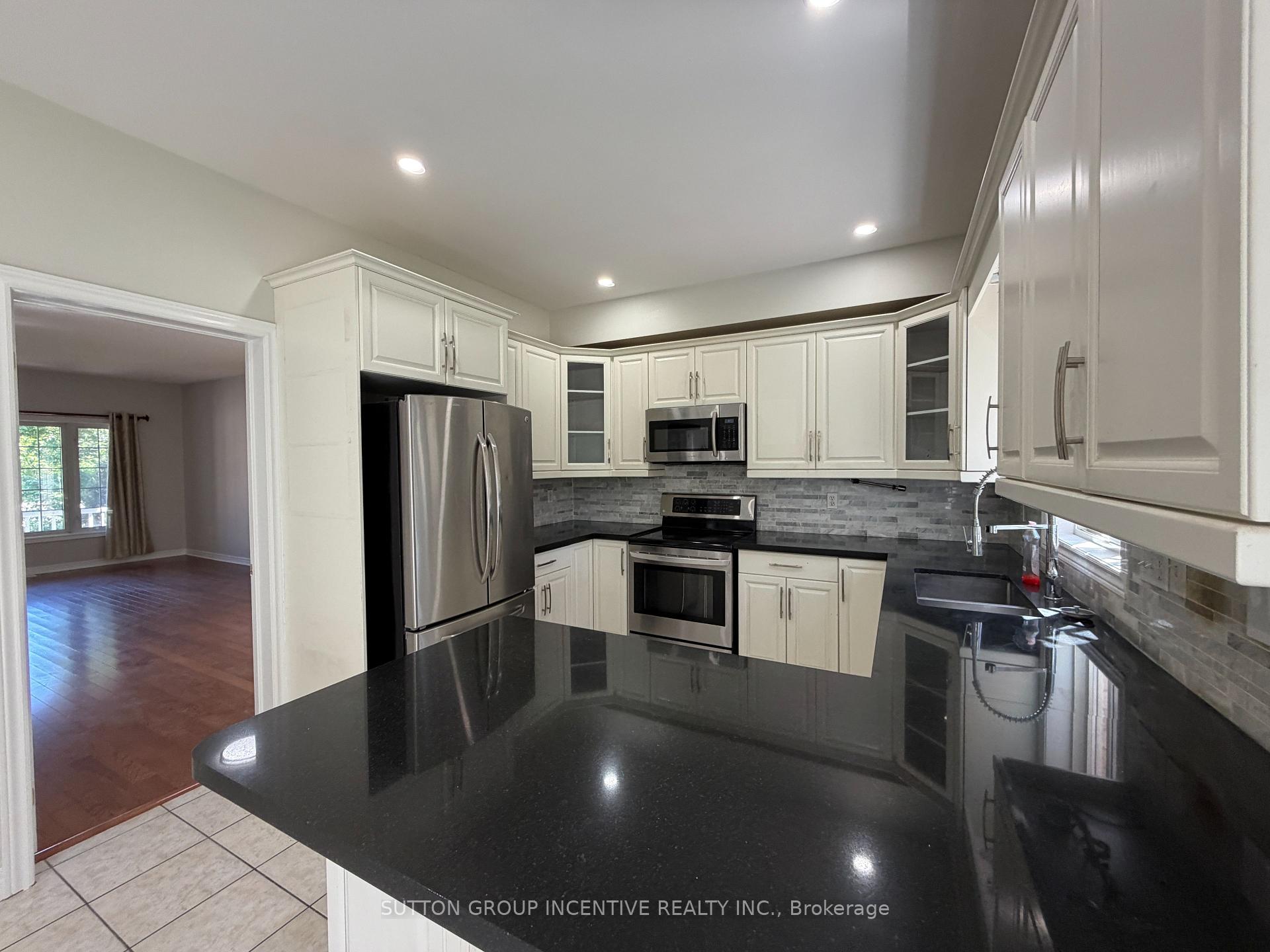 Photo 12 of 1 Buman Court, Barrie, South Shore — HOMEH