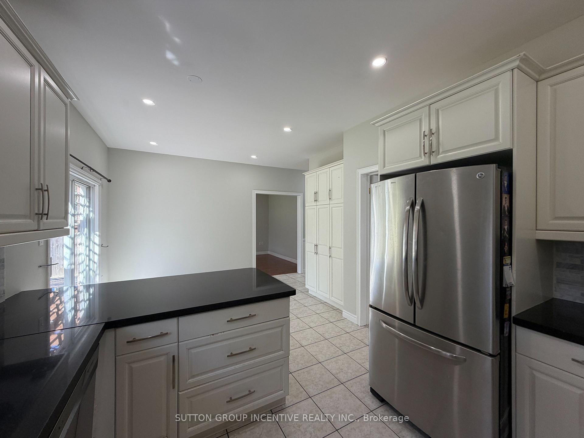 Photo 13 of 1 Buman Court, Barrie, South Shore — HOMEH