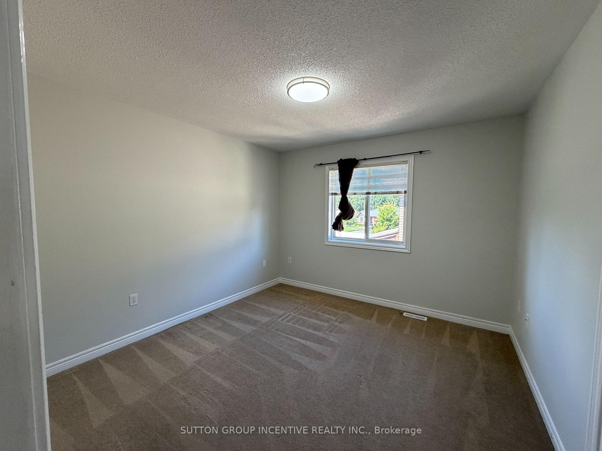 Photo 18 of 1 Buman Court, Barrie, South Shore — HOMEH