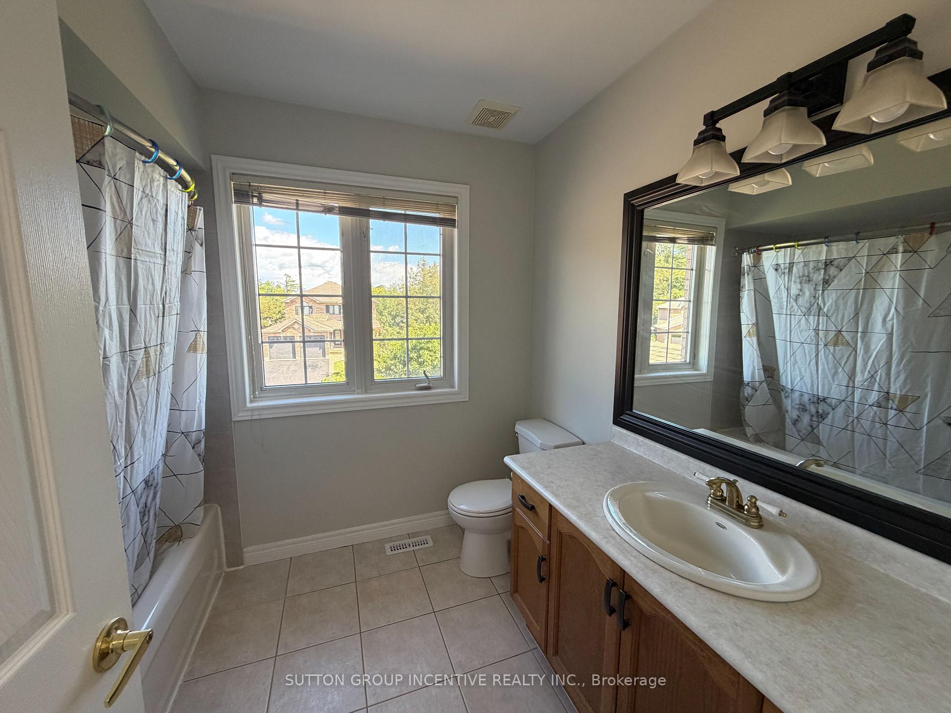 Photo 21 of 1 Buman Court, Barrie, South Shore — HOMEH