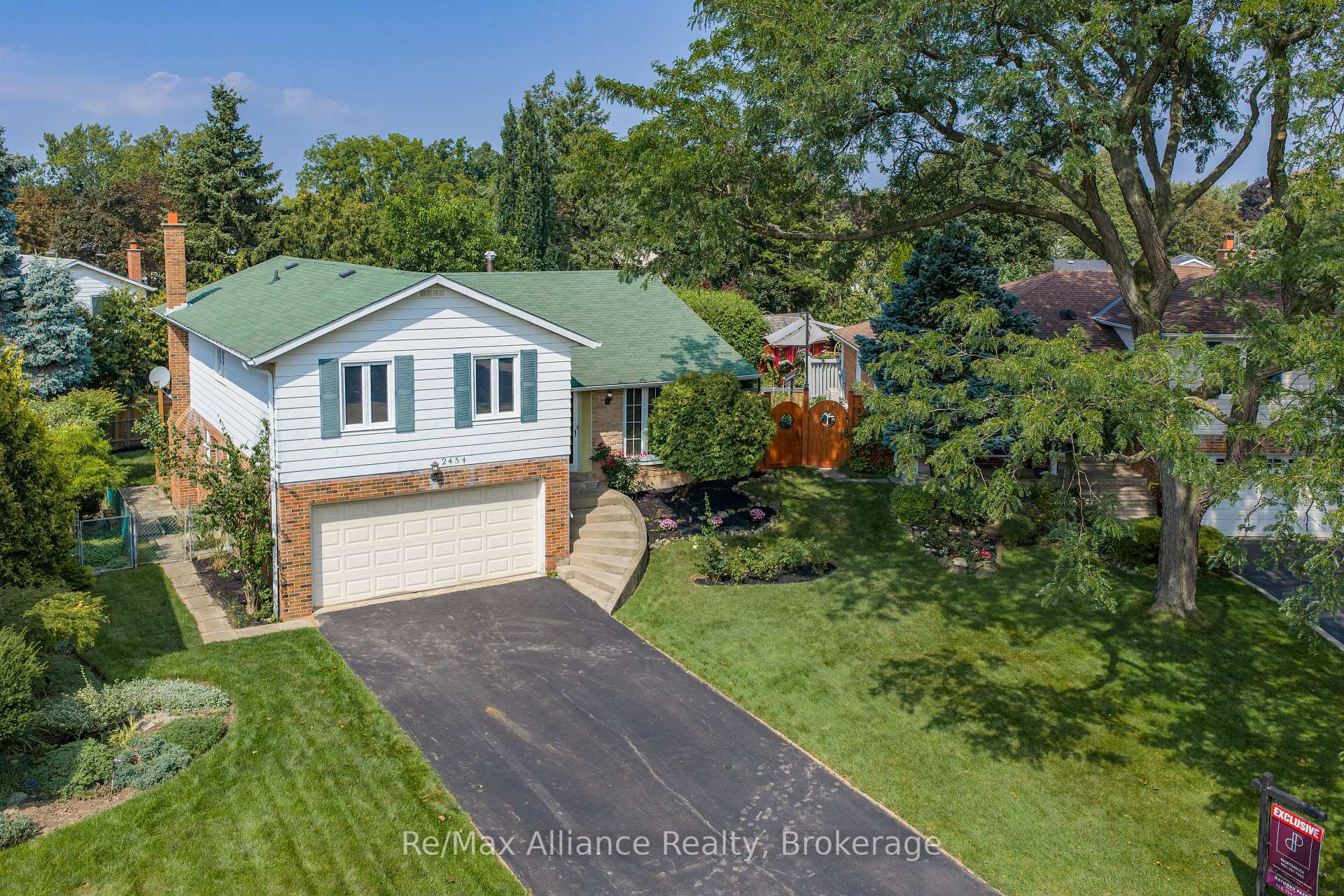 Photo 3 of 2454 Woking Crescent, Mississauga, Sheridan — HOMEH