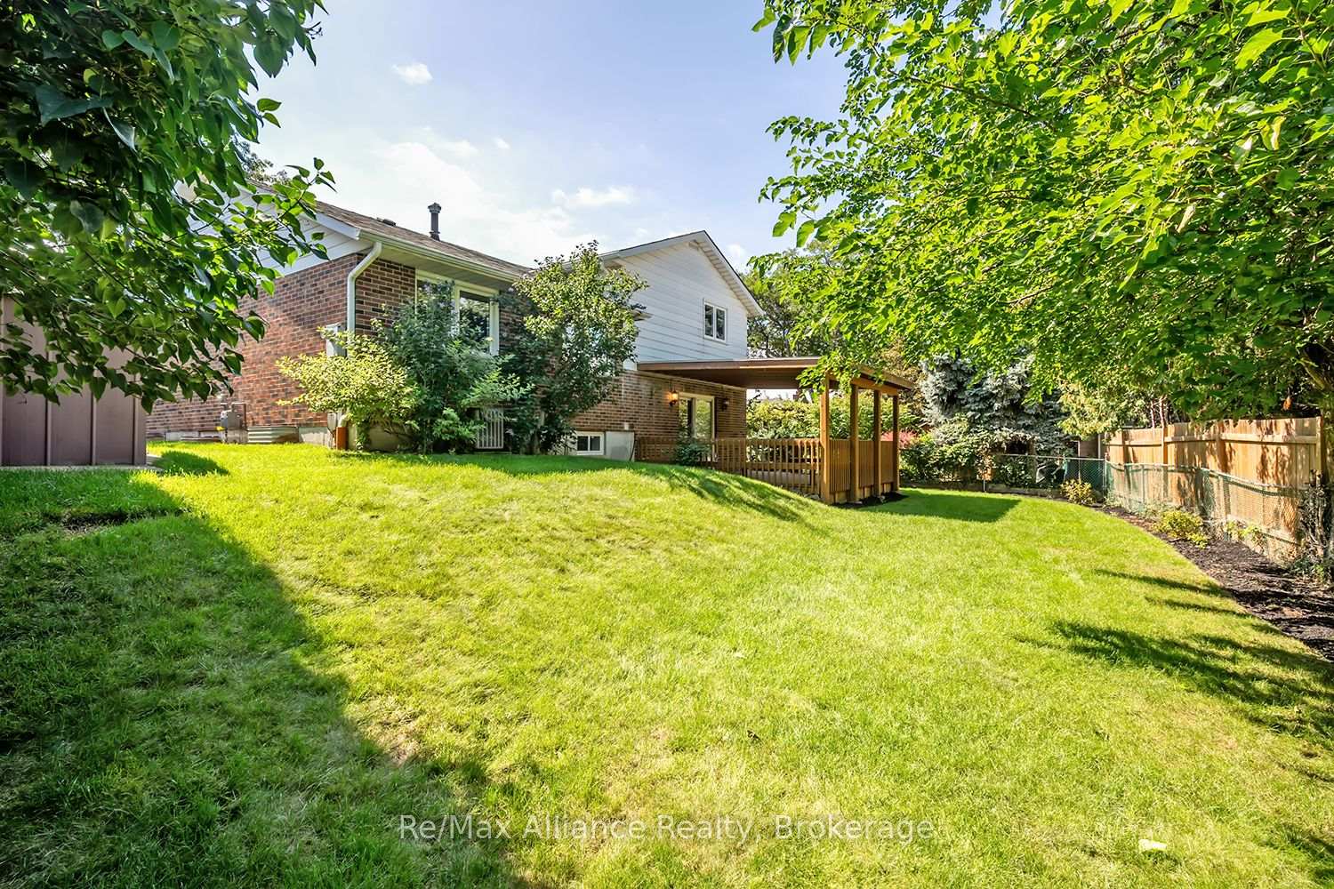 Photo 48 of 2454 Woking Crescent, Mississauga, Sheridan — HOMEH