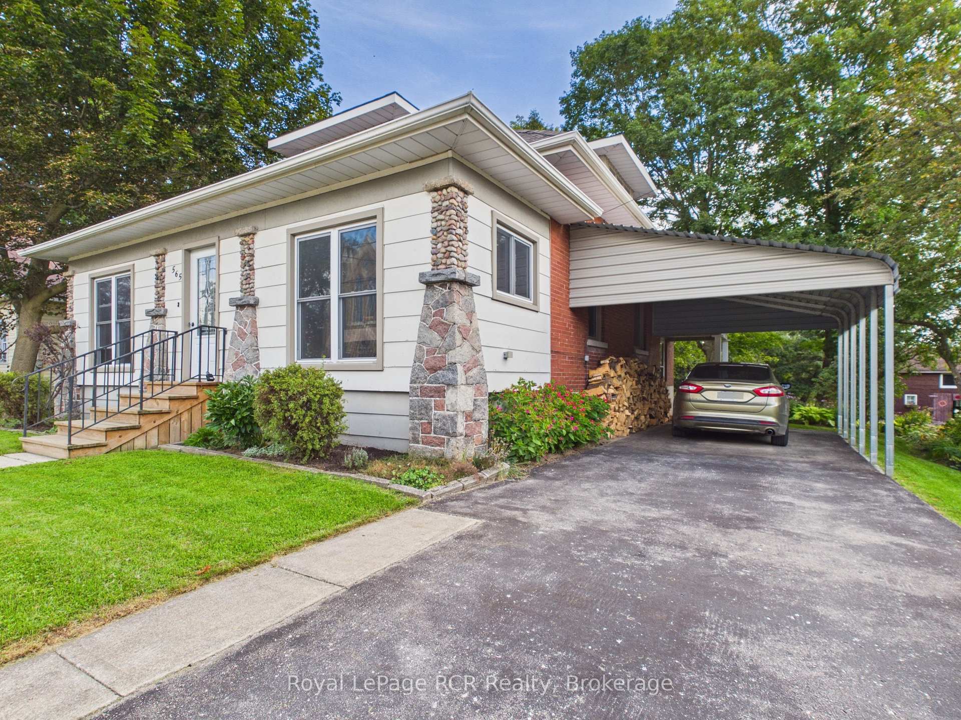 Photo 2 of 565 Havelock Street, Huron-Kinloss, Lucknow — HOMEH