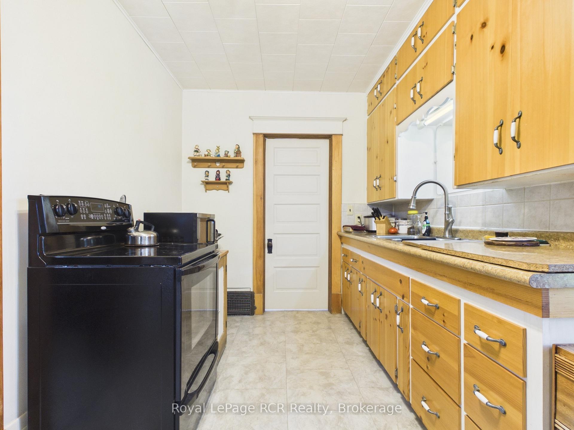 Photo 7 of 565 Havelock Street, Huron-Kinloss, Lucknow — HOMEH