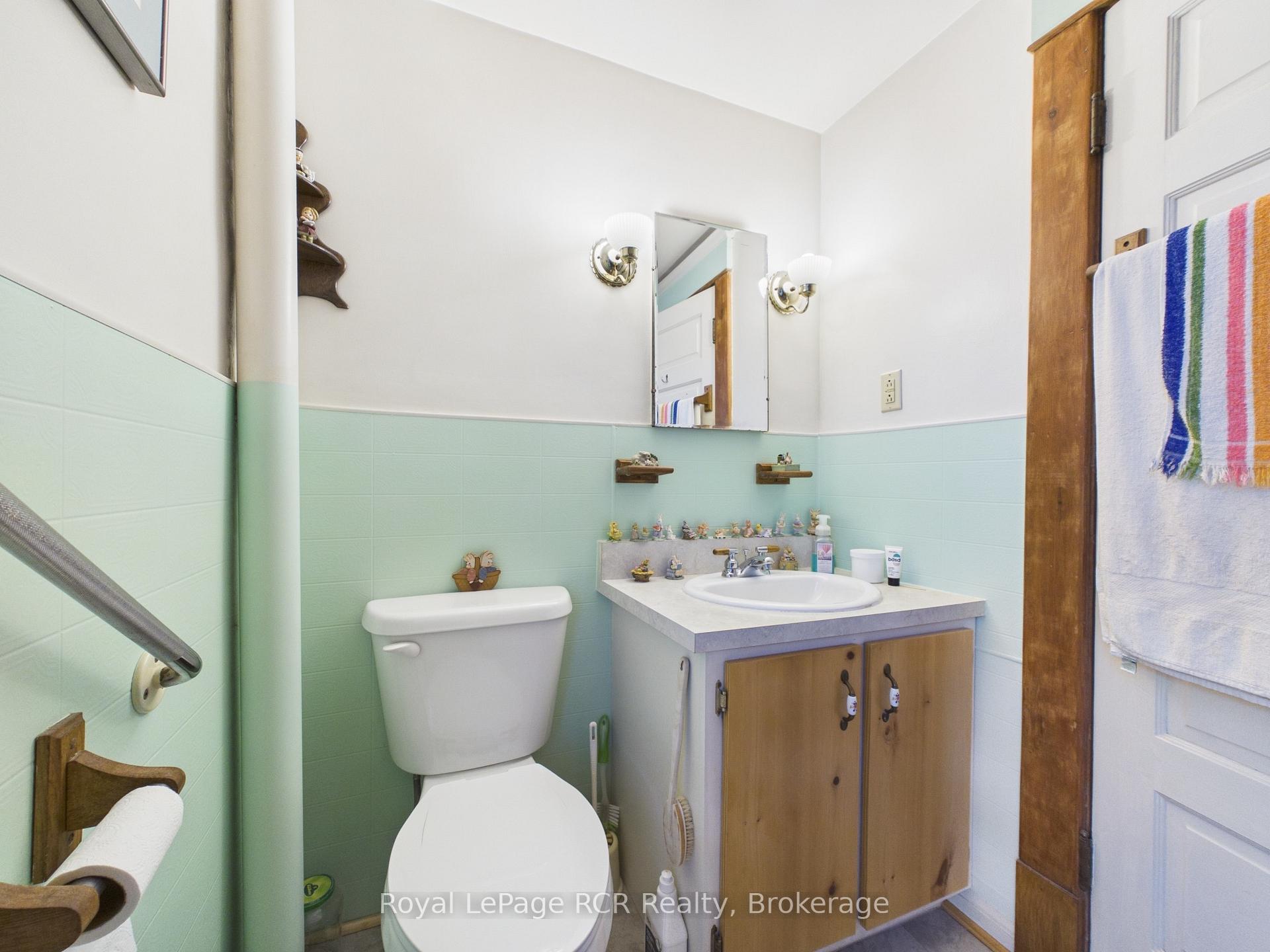 Photo 8 of 565 Havelock Street, Huron-Kinloss, Lucknow — HOMEH