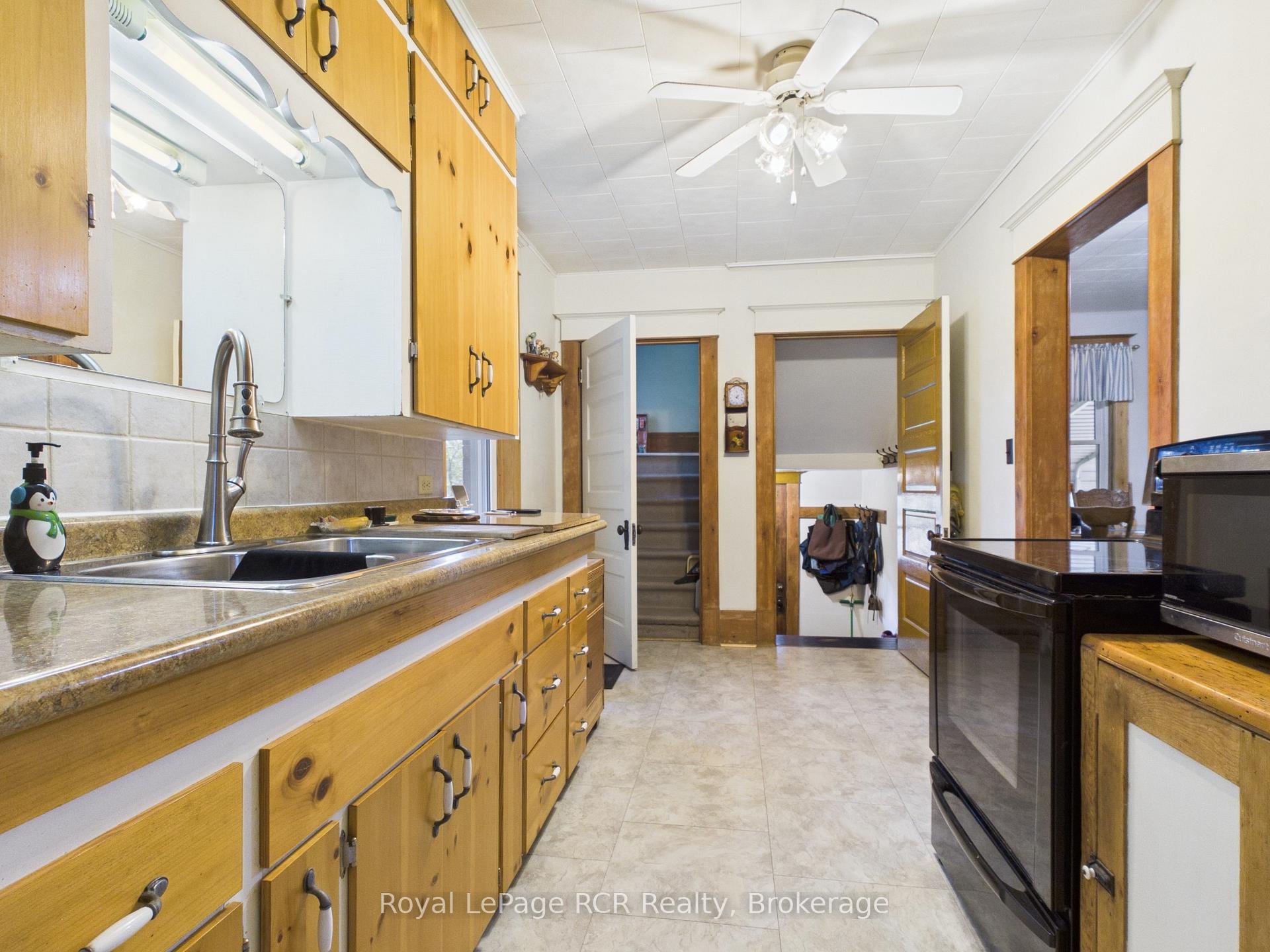 Photo 10 of 565 Havelock Street, Huron-Kinloss, Lucknow — HOMEH