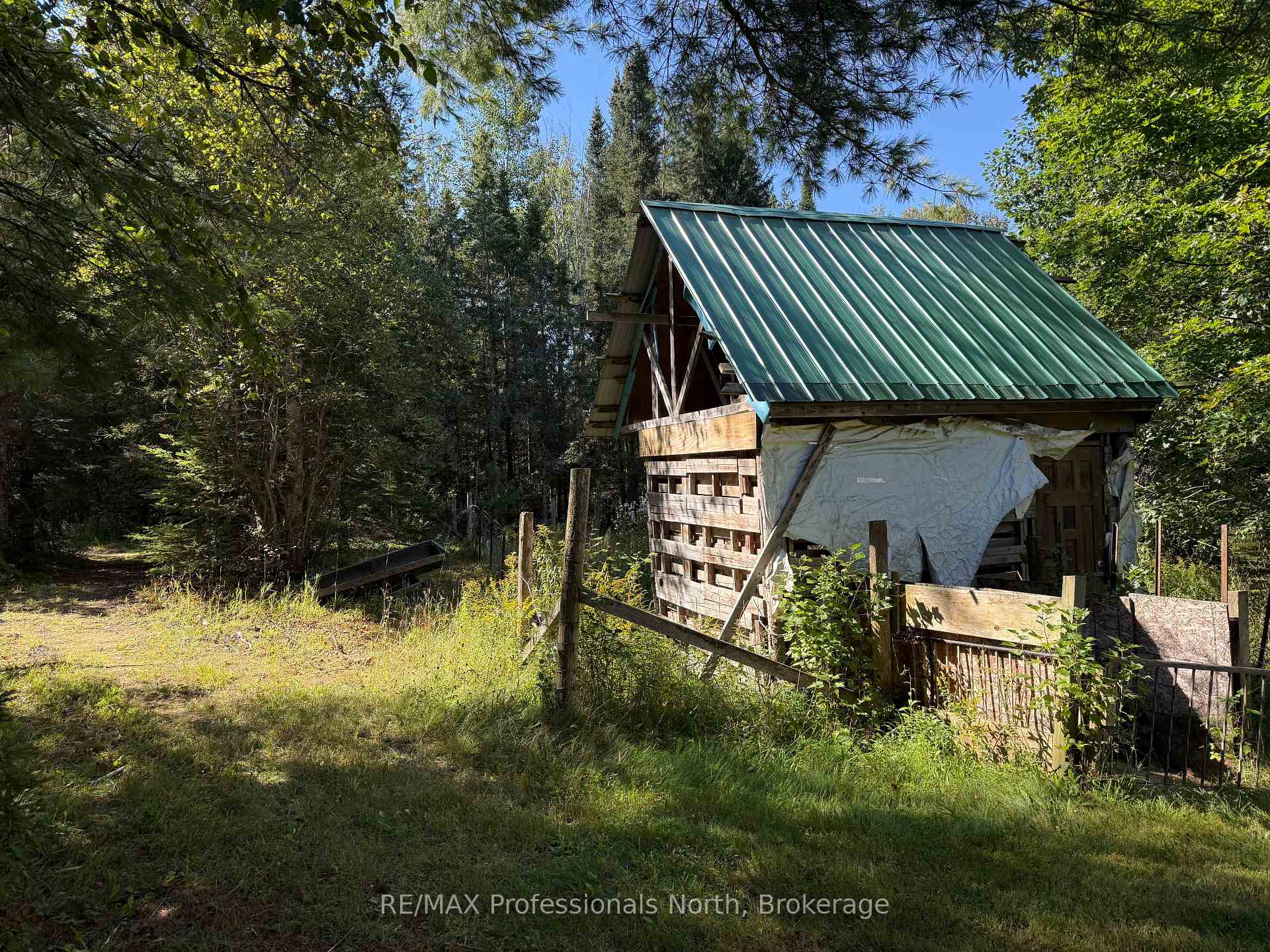 Photo 35 of 83 Ceramic Mine Road North, Huntsville, Chaffey — HOMEH