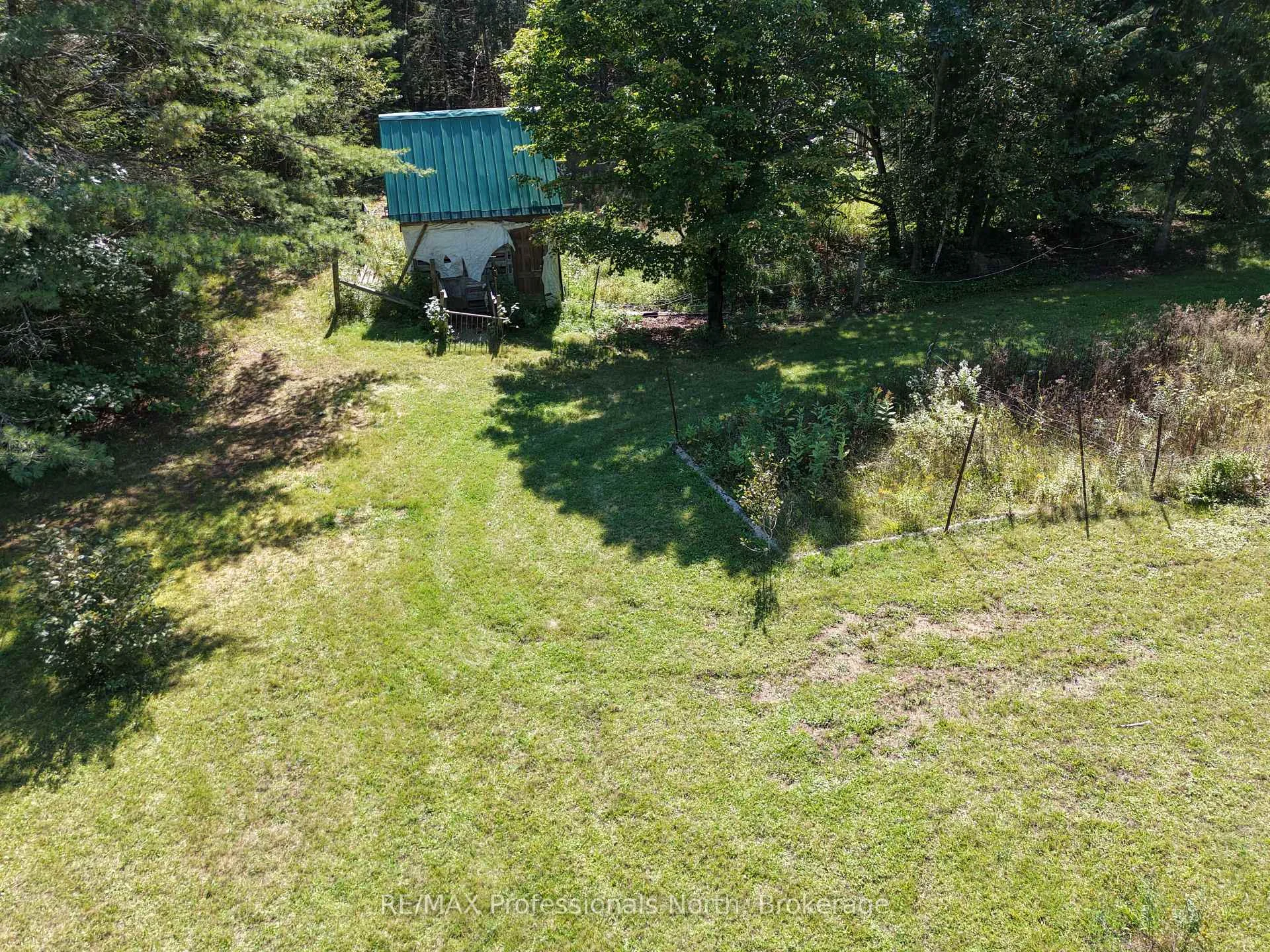 Photo 40 of 83 Ceramic Mine Road North, Huntsville, Chaffey — HOMEH