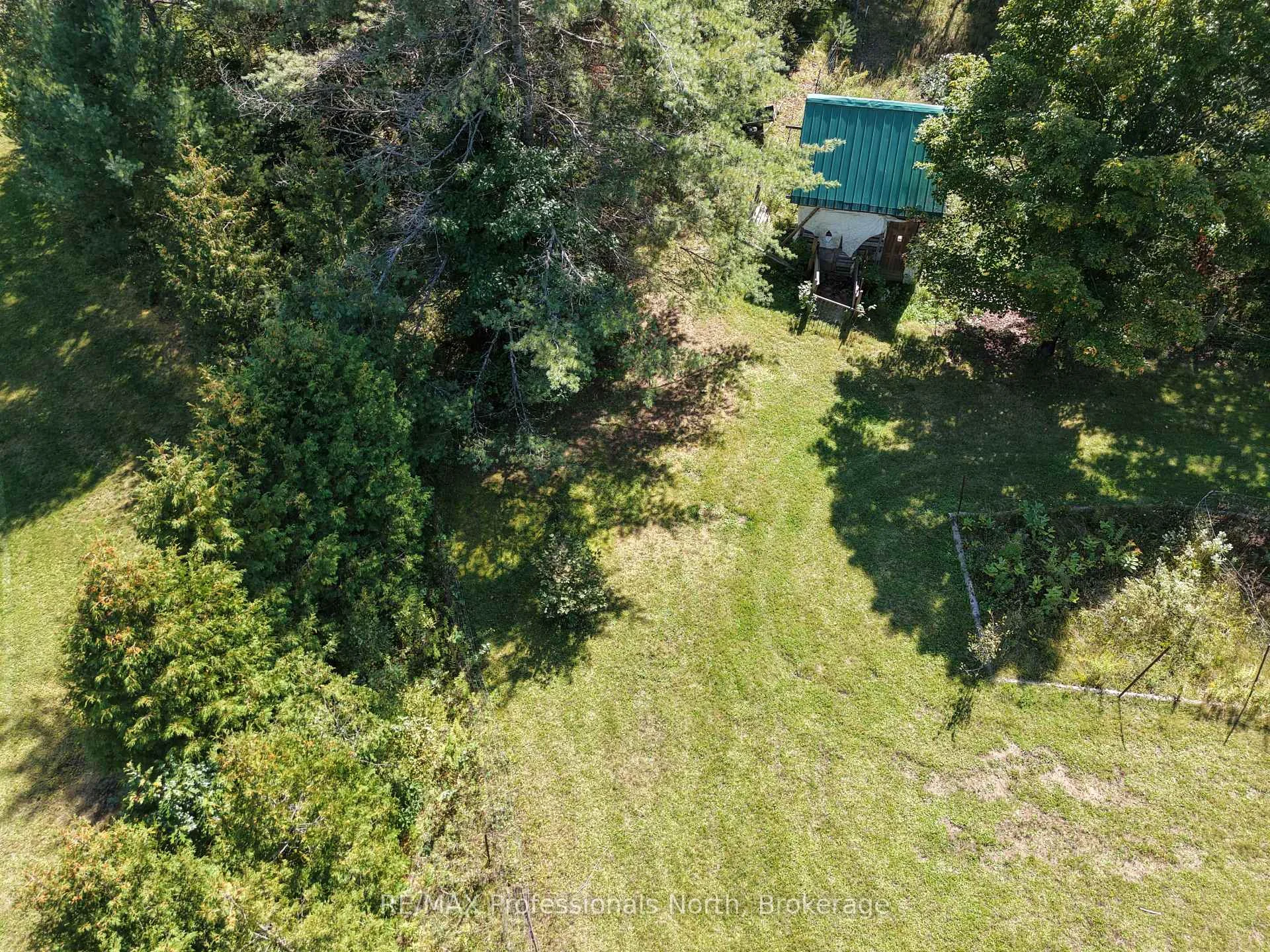 Photo 41 of 83 Ceramic Mine Road North, Huntsville, Chaffey — HOMEH
