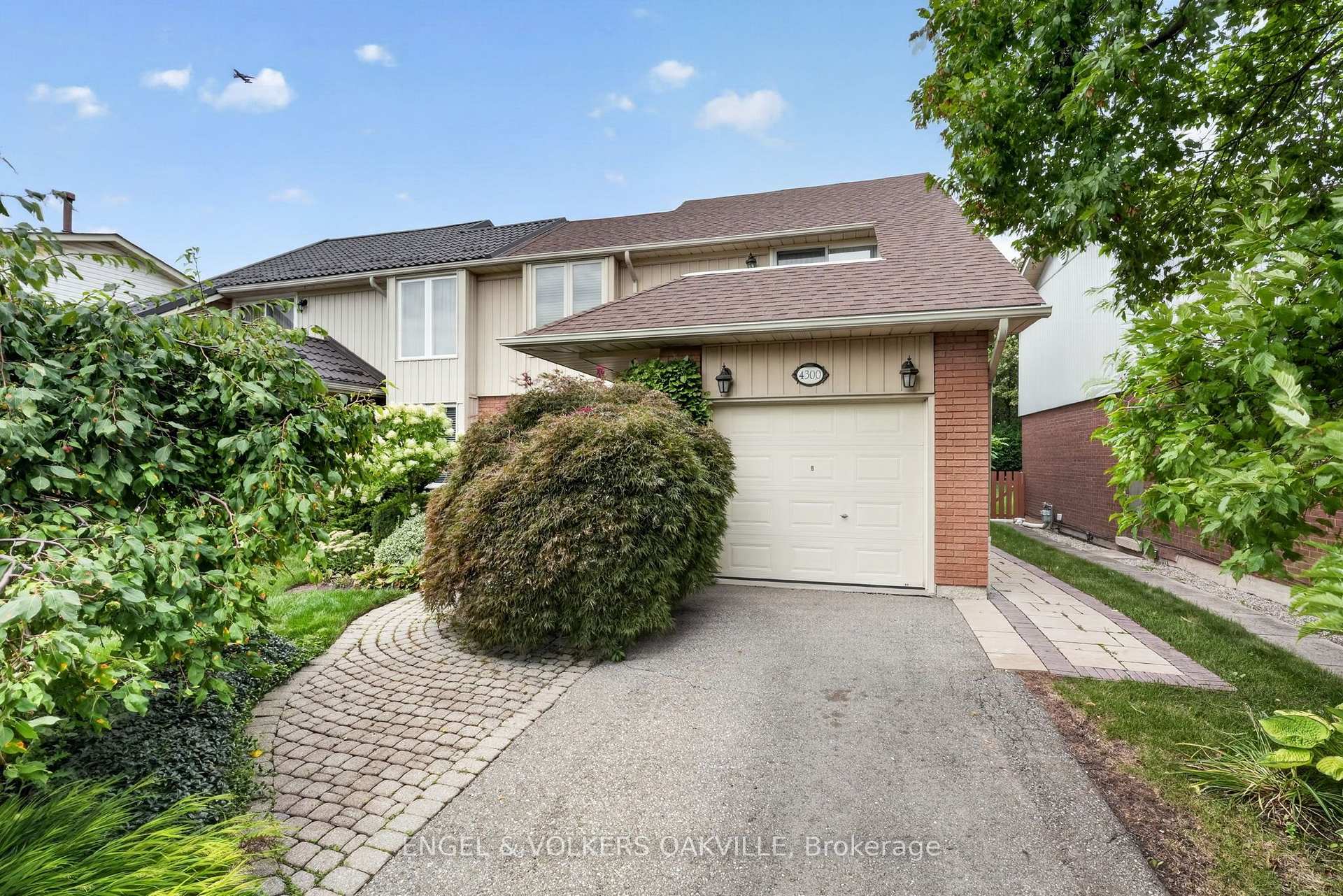 Photo 1 of 4300 Pheasant Run, Mississauga, Erin Mills — HOMEH