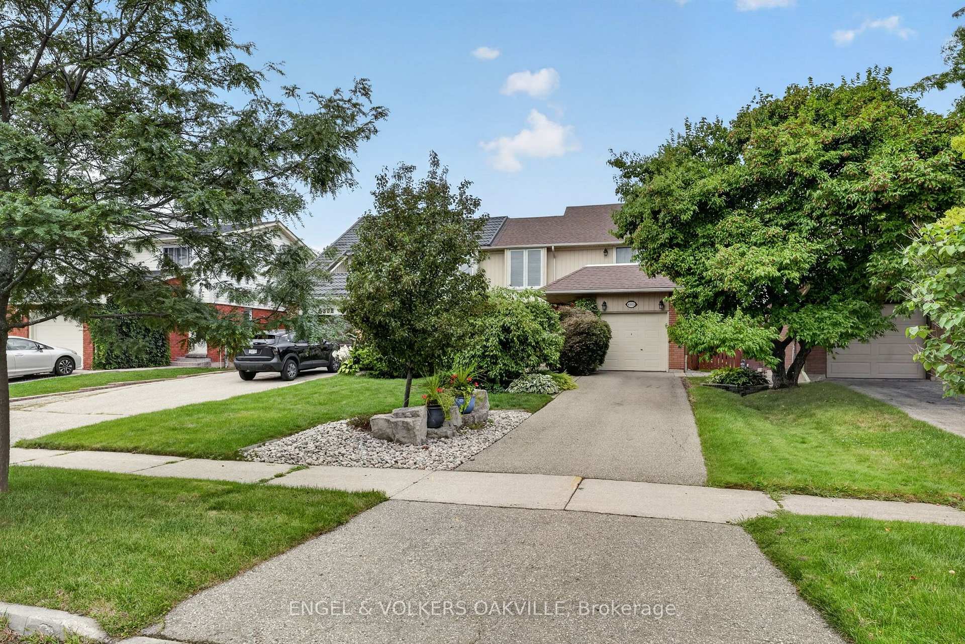 Photo 2 of 4300 Pheasant Run, Mississauga, Erin Mills — HOMEH