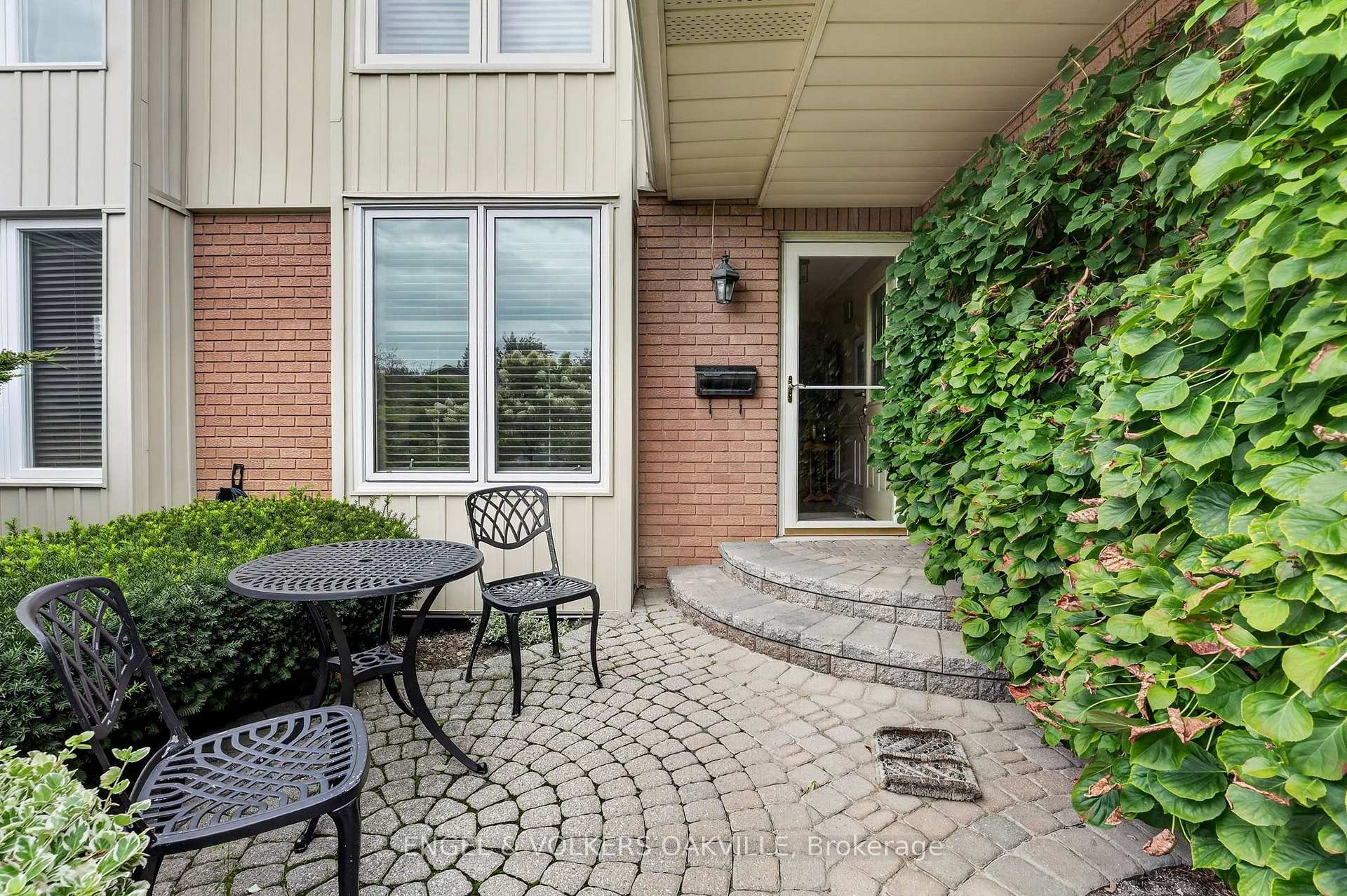 Photo 3 of 4300 Pheasant Run, Mississauga, Erin Mills — HOMEH
