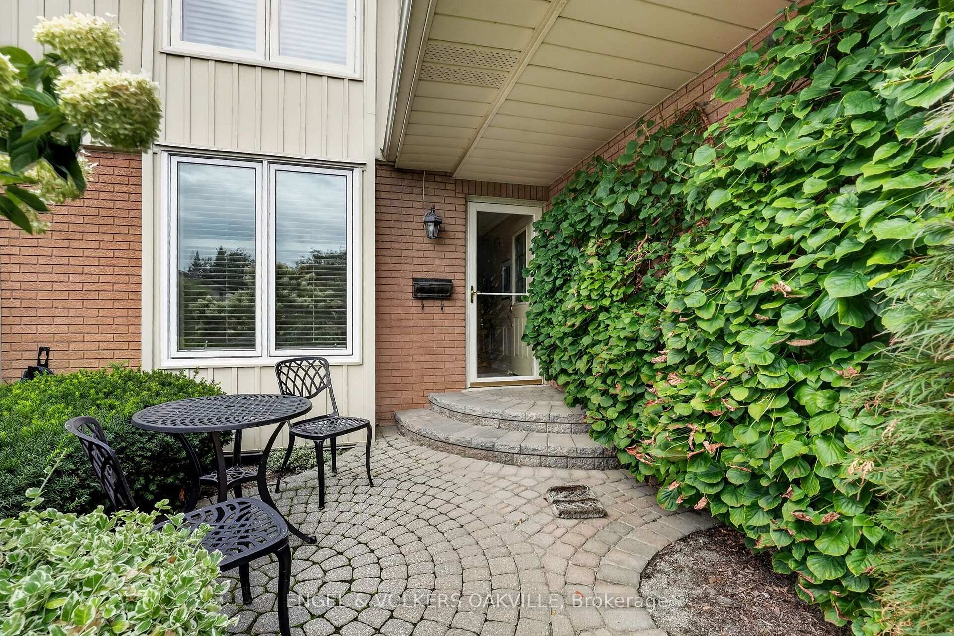 Photo 4 of 4300 Pheasant Run, Mississauga, Erin Mills — HOMEH