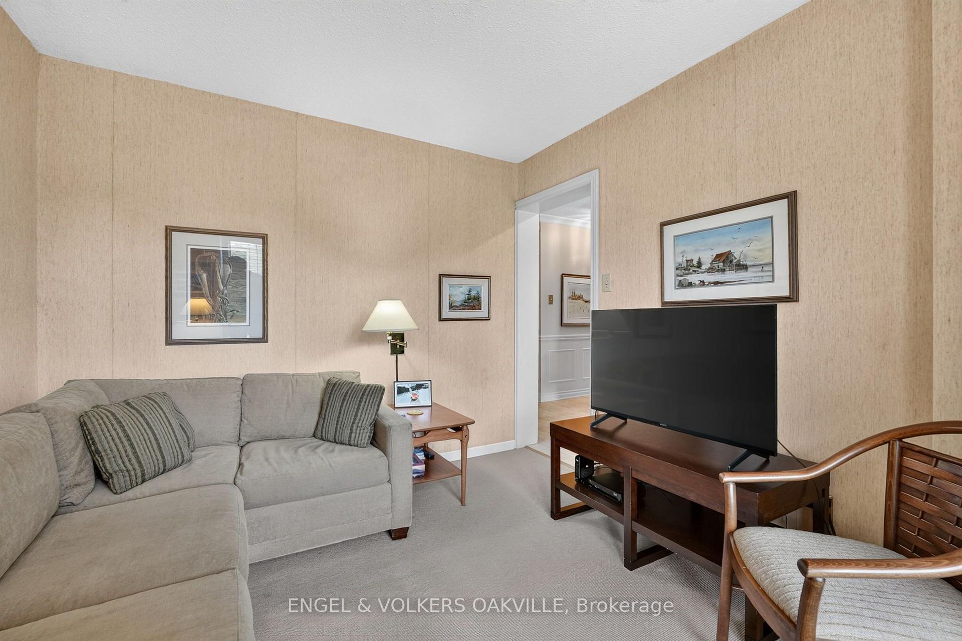 Photo 9 of 4300 Pheasant Run, Mississauga, Erin Mills — HOMEH