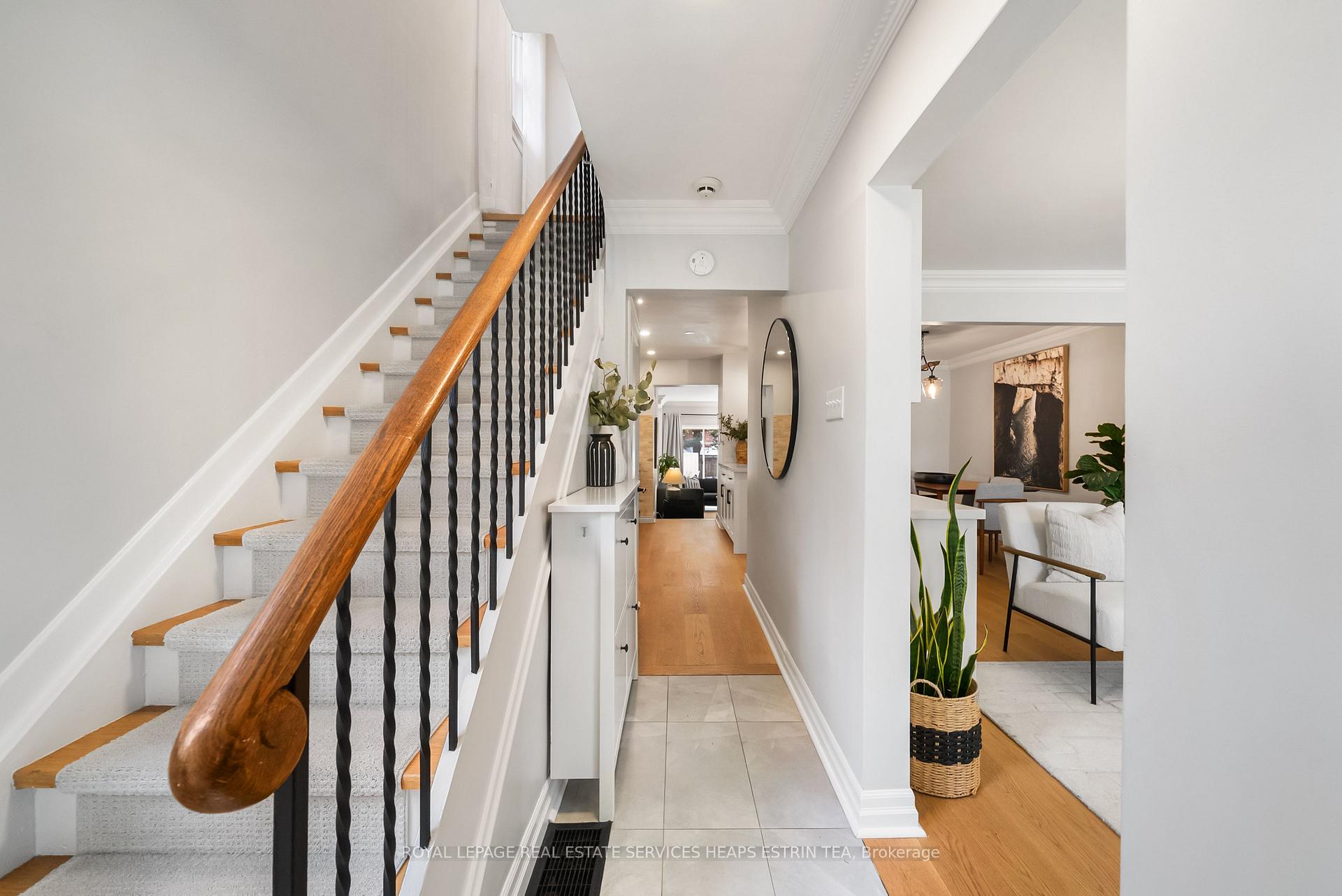 Photo 2 of 253 Donlea Drive, Toronto, Leaside — HOMEH