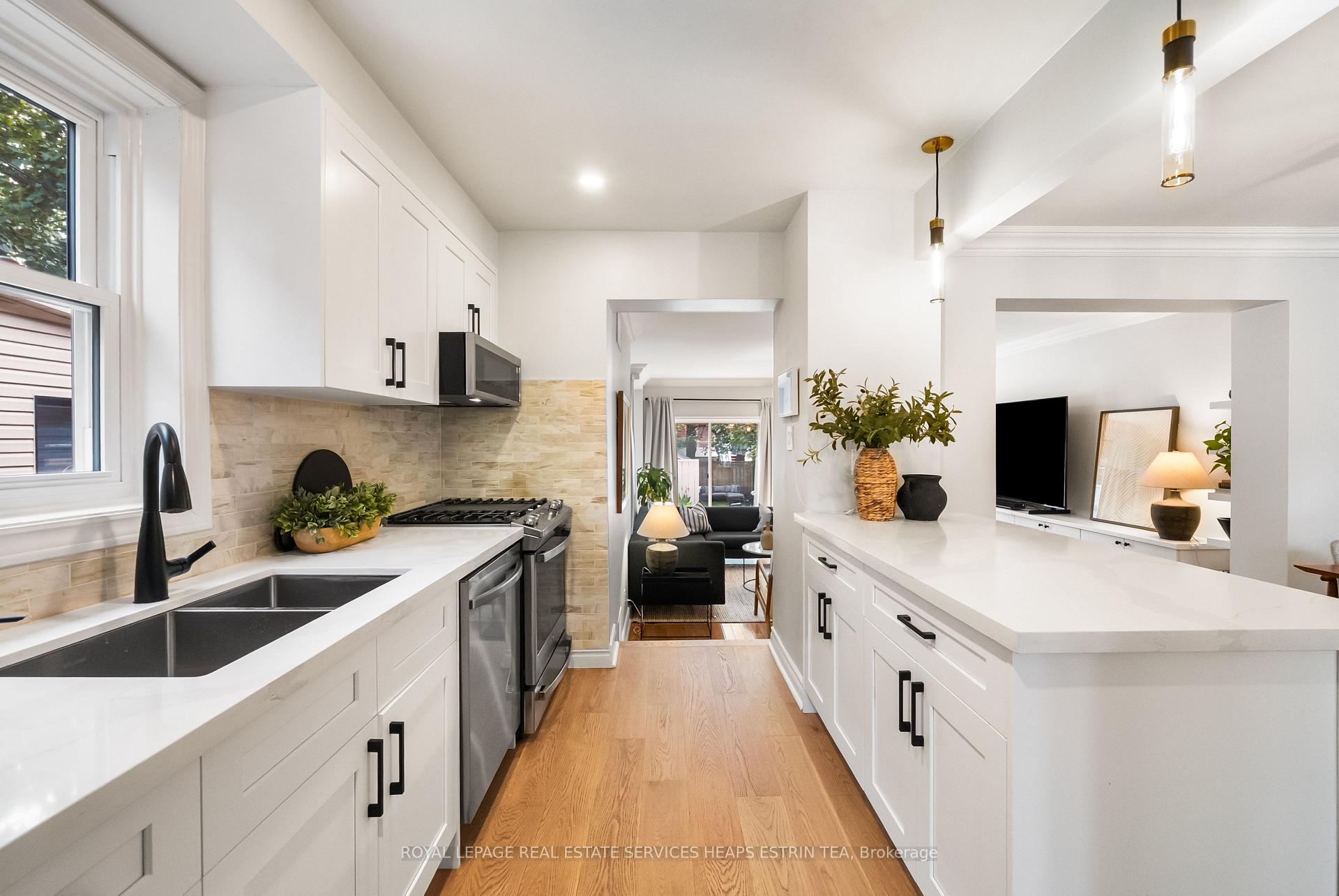 Photo 11 of 253 Donlea Drive, Toronto, Leaside — HOMEH