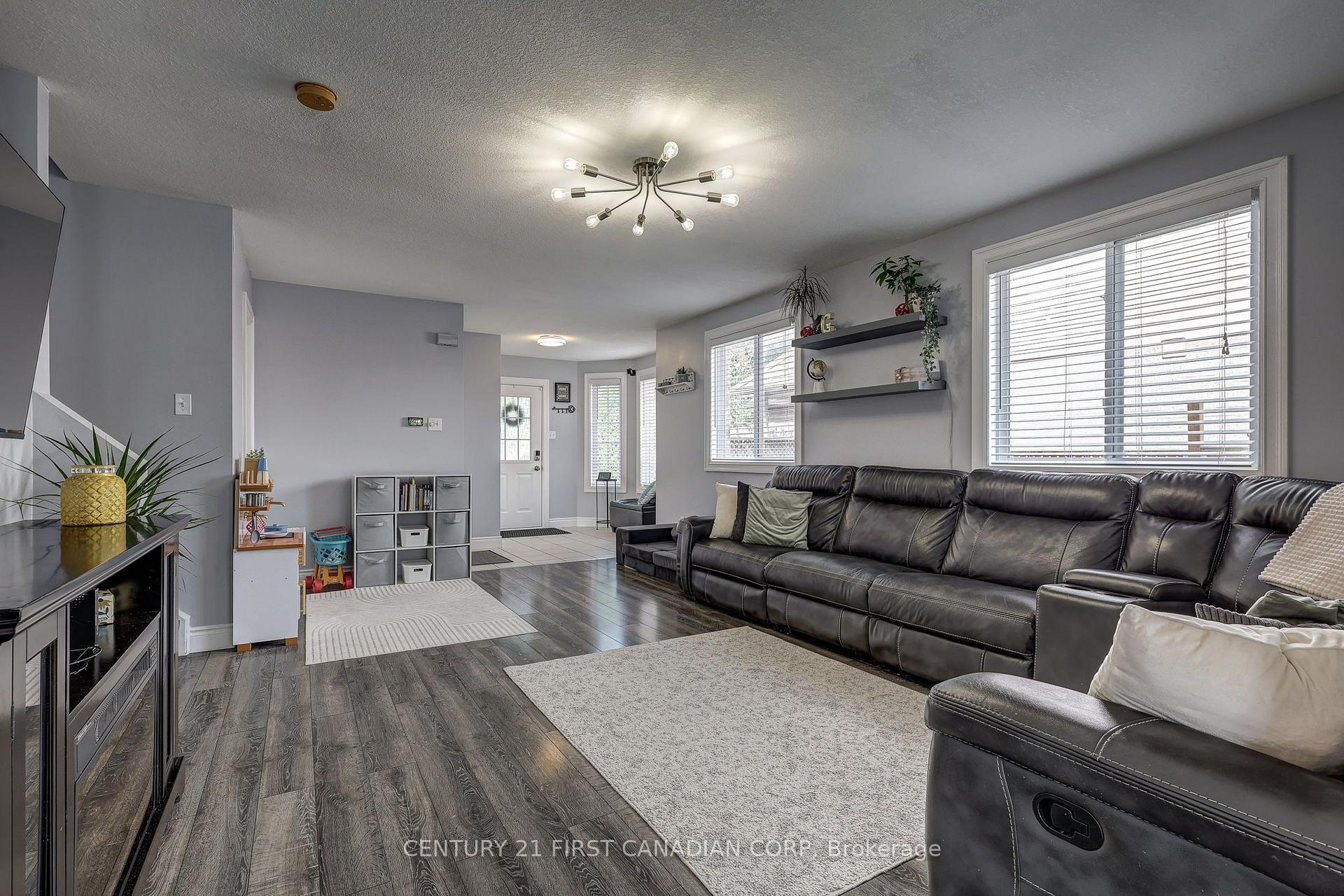 Photo 8 of 232 Ridgeview Place, London, East A — HOMEH