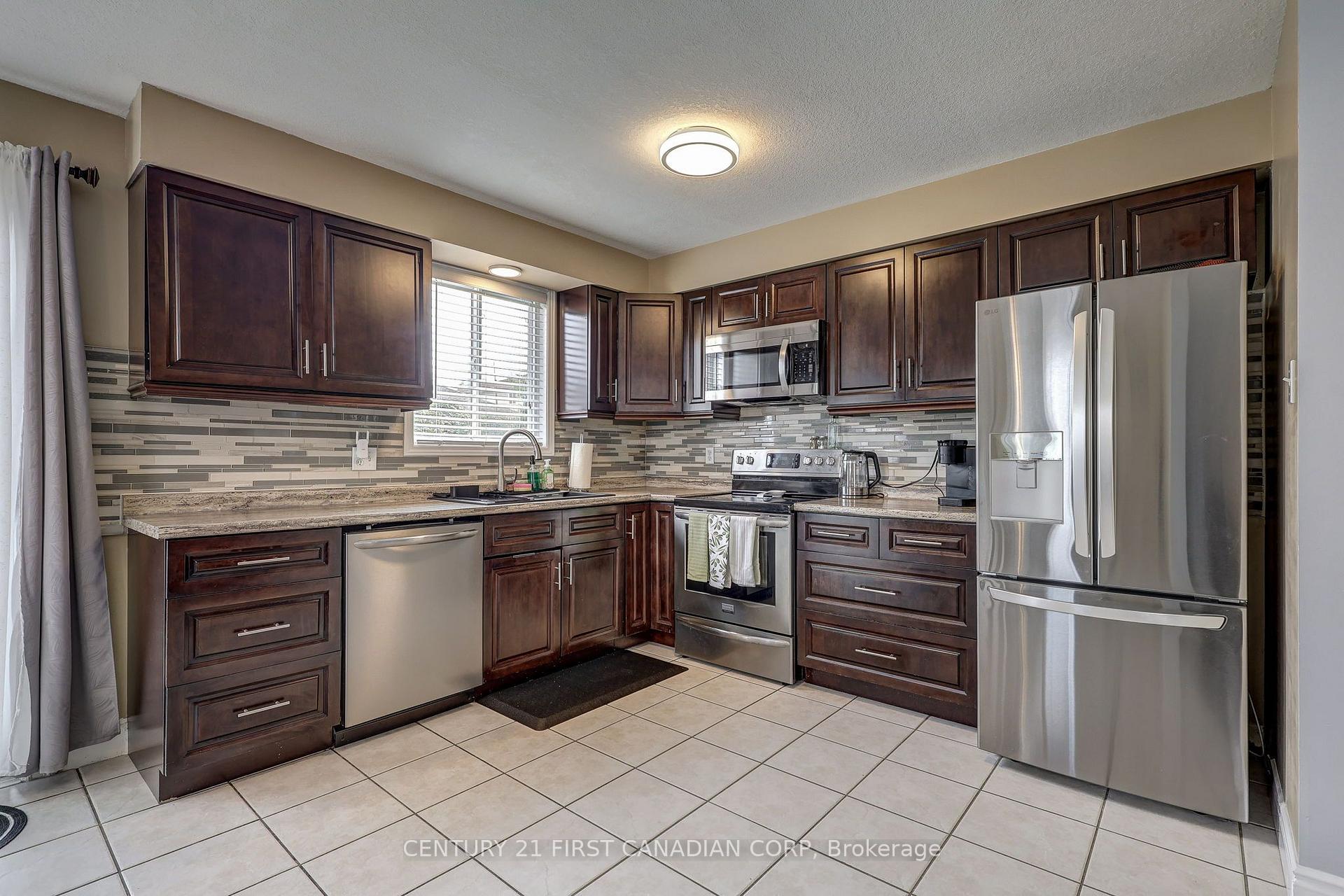 Photo 10 of 232 Ridgeview Place, London, East A — HOMEH
