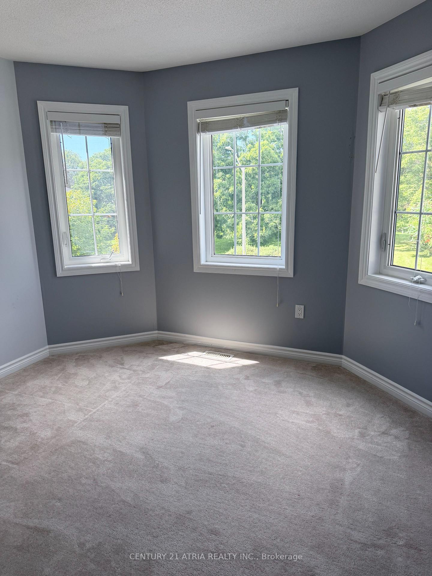 Photo 10 of 43 Redfern Crescent, Clarington, Bowmanville — HOMEH
