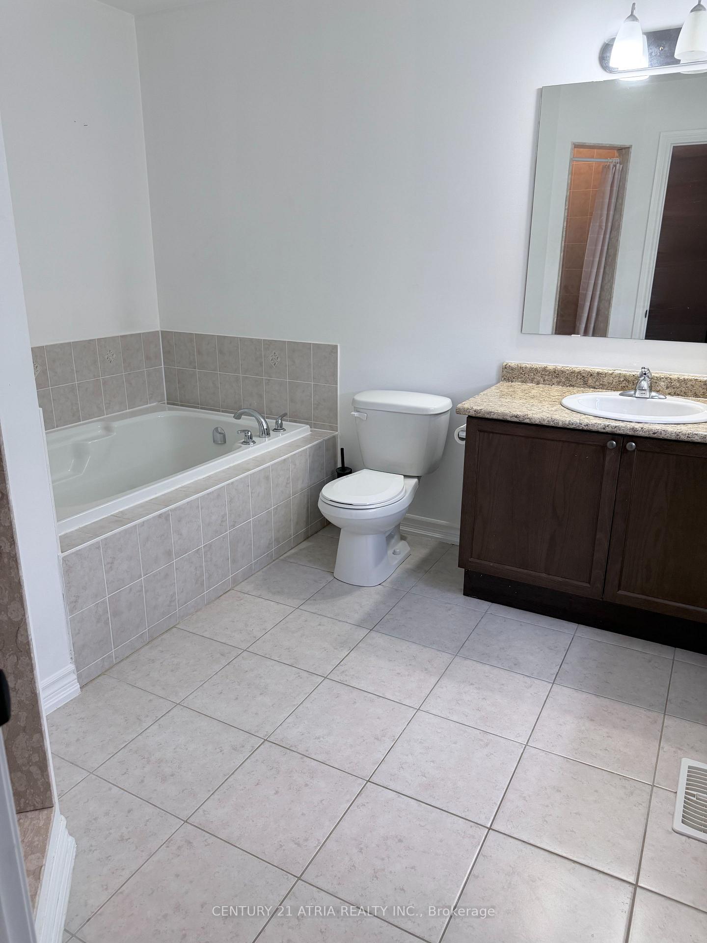 Photo 17 of 43 Redfern Crescent, Clarington, Bowmanville — HOMEH