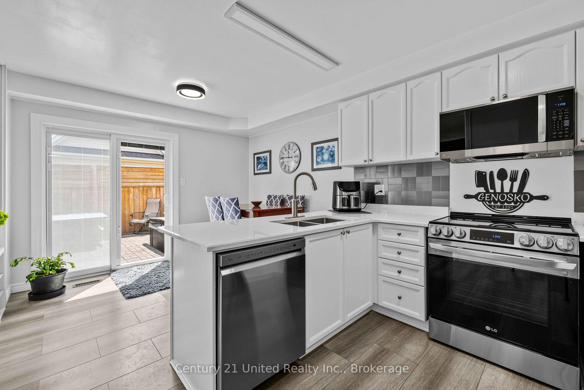 Photo 6 of 49 Waterview Lane, Clarington, Newcastle — HOMEH