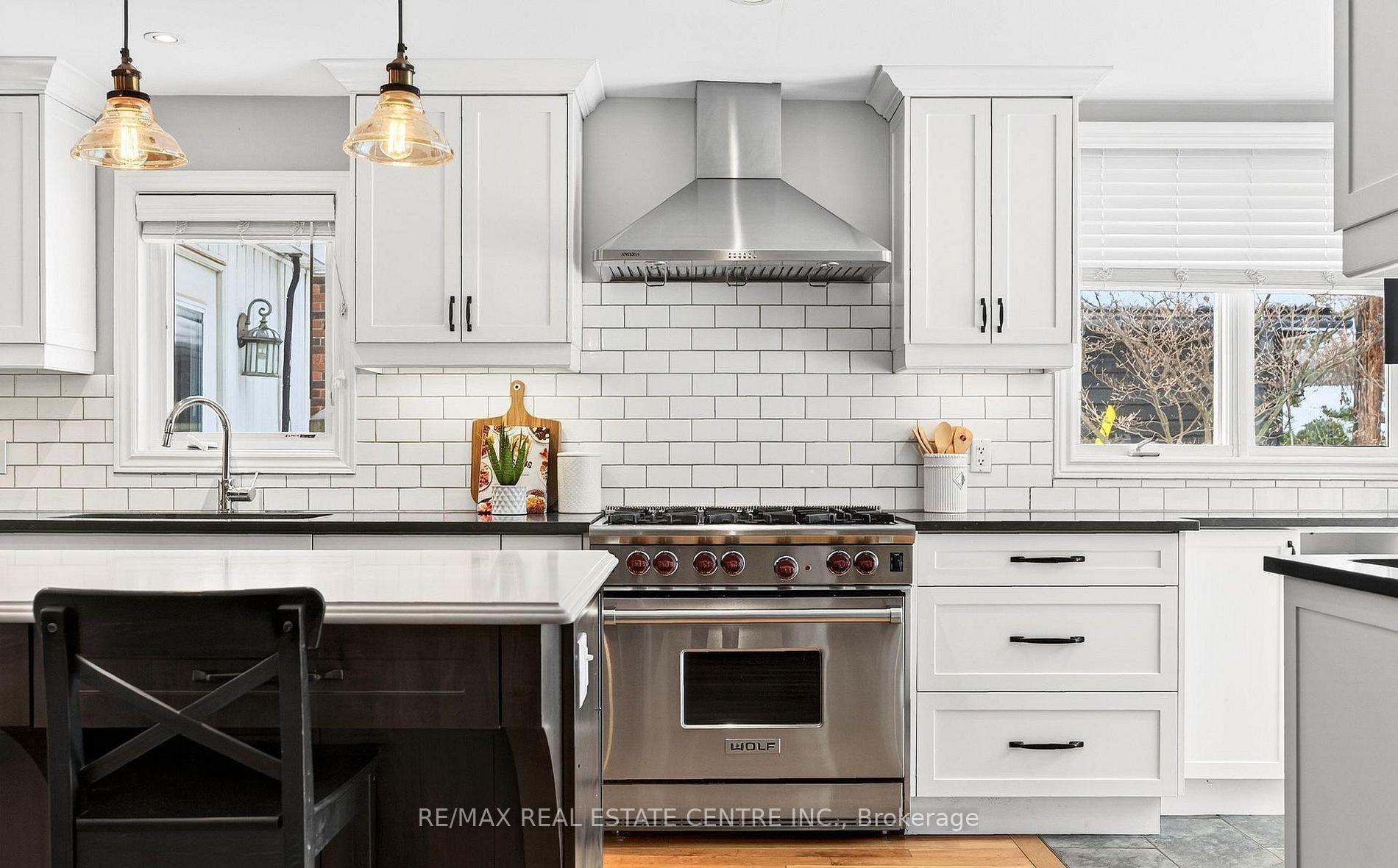 Photo 2 of 582 Cedar Avenue, Burlington, LaSalle — HOMEH