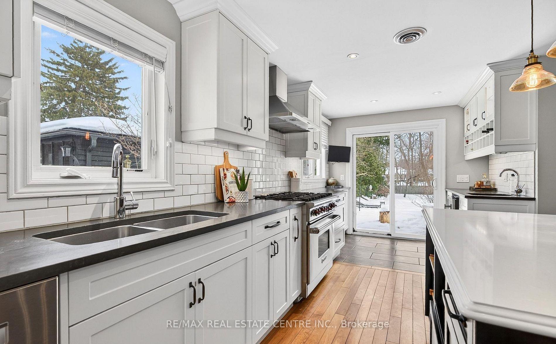 Photo 3 of 582 Cedar Avenue, Burlington, LaSalle — HOMEH