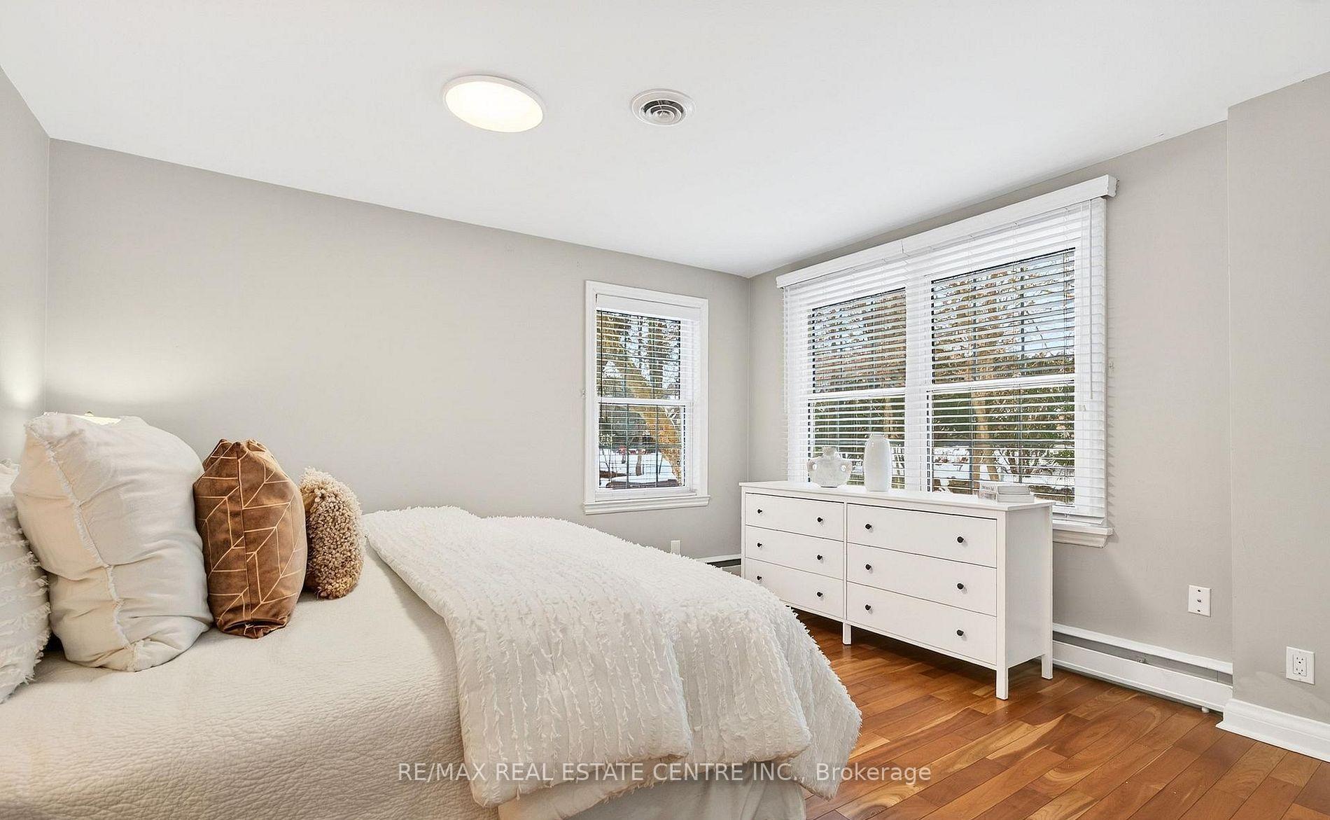 Photo 25 of 582 Cedar Avenue, Burlington, LaSalle — HOMEH