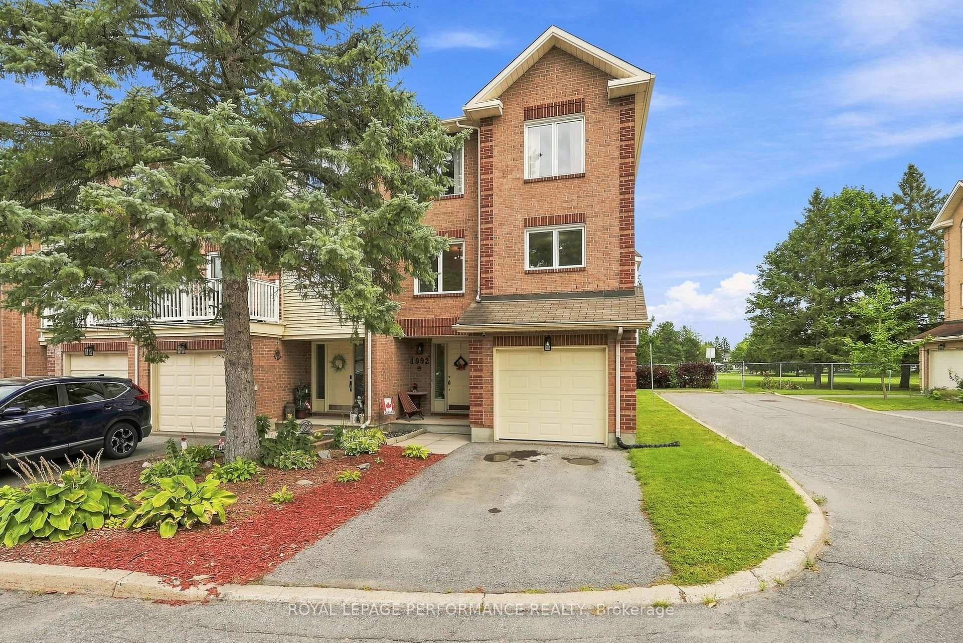 Photo 2 of 1992 Summerfields Crescent, Ottawa, Chapel Hill — HOMEH