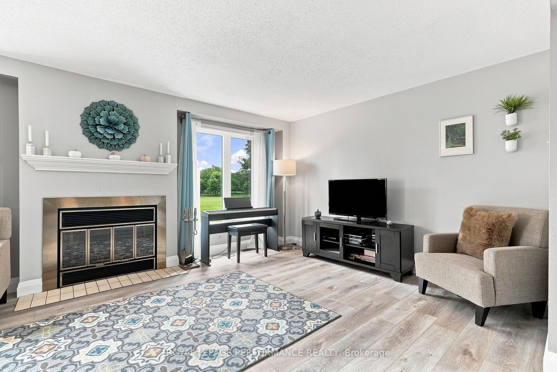Photo 10 of 1992 Summerfields Crescent, Ottawa, Chapel Hill — HOMEH