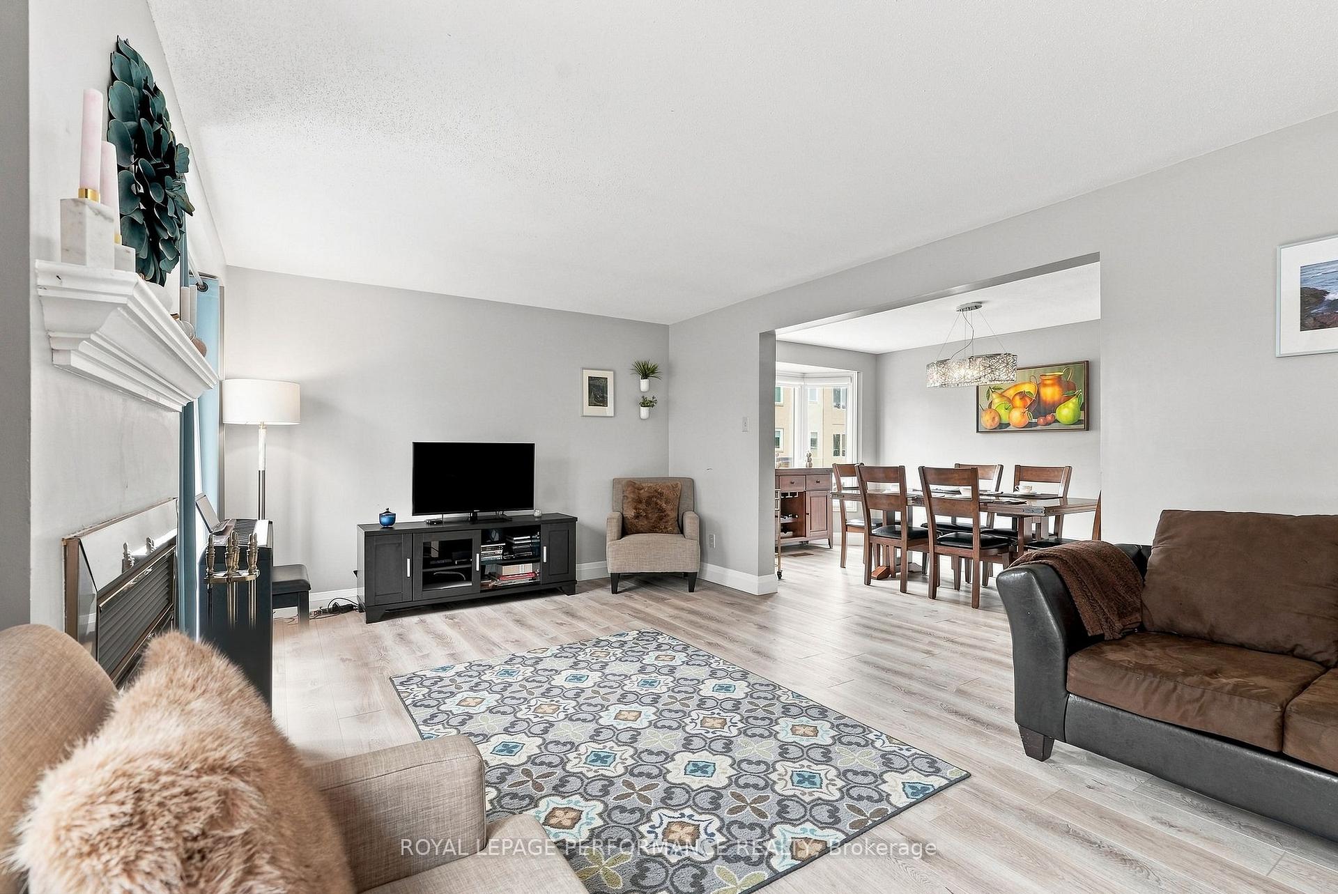 Photo 11 of 1992 Summerfields Crescent, Ottawa, Chapel Hill — HOMEH