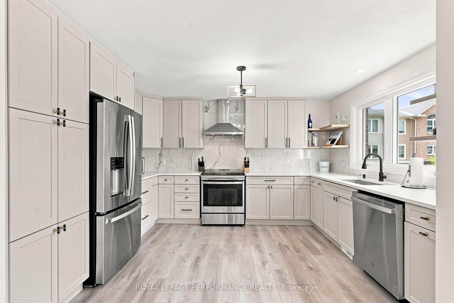 Photo 12 of 1992 Summerfields Crescent, Ottawa, Chapel Hill — HOMEH