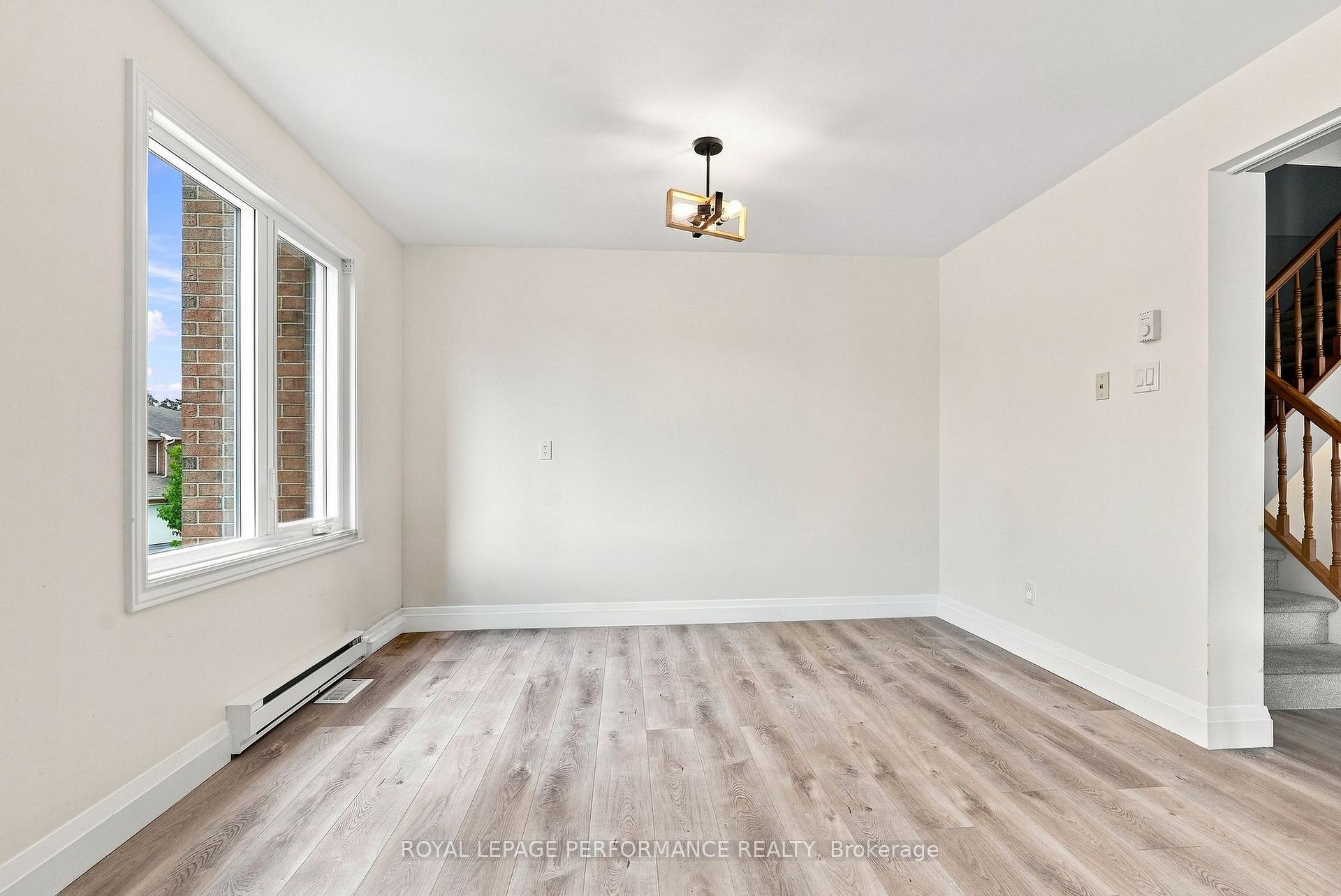 Photo 16 of 1992 Summerfields Crescent, Ottawa, Chapel Hill — HOMEH