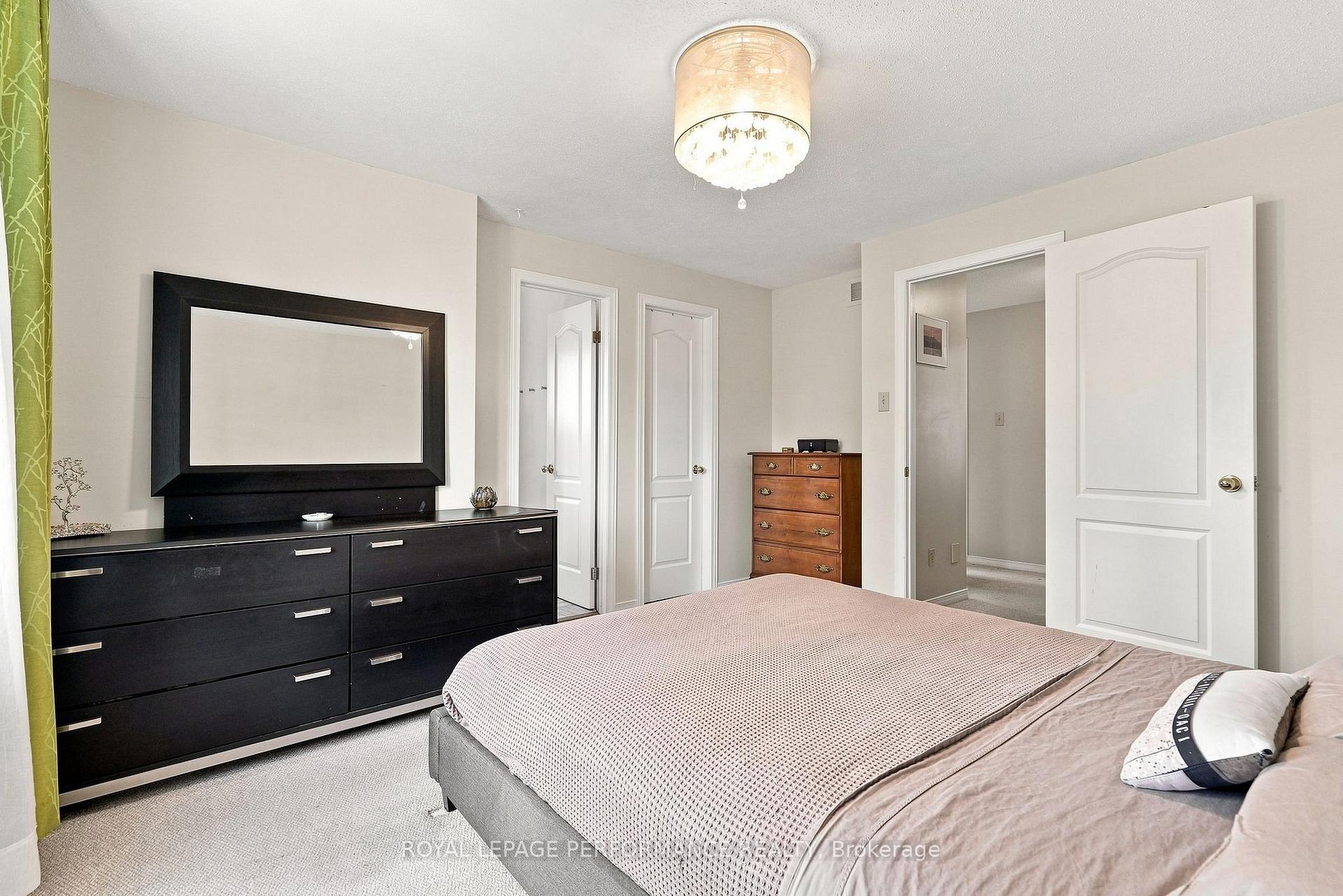 Photo 18 of 1992 Summerfields Crescent, Ottawa, Chapel Hill — HOMEH