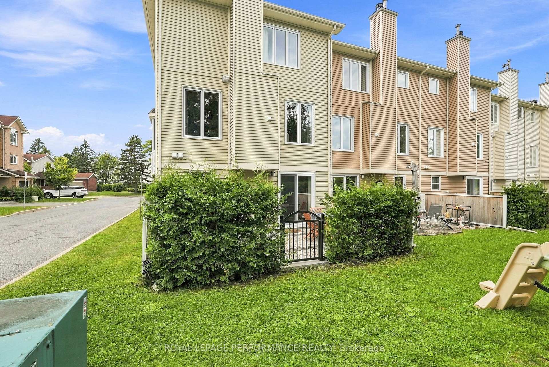 Photo 29 of 1992 Summerfields Crescent, Ottawa, Chapel Hill — HOMEH